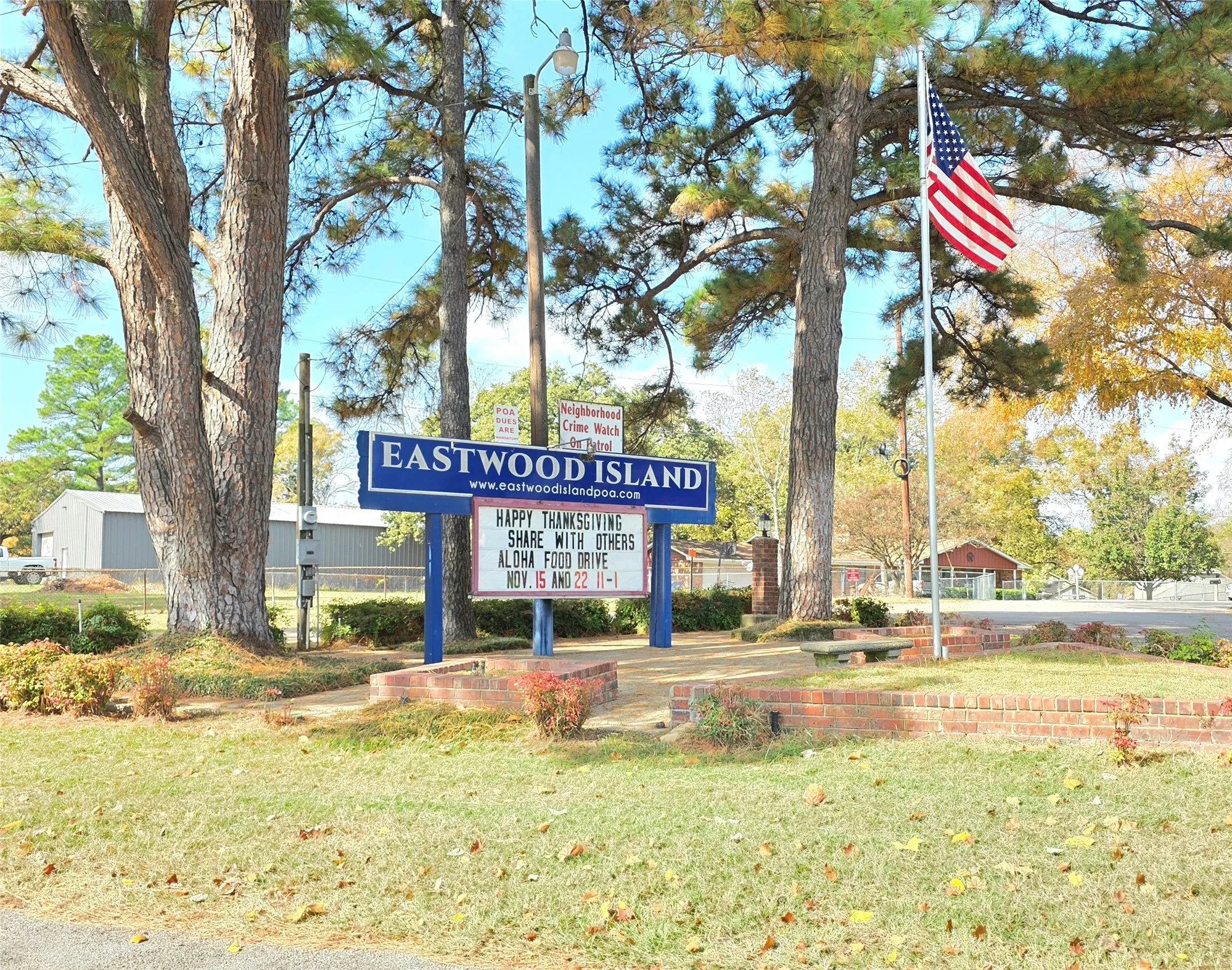 Single Family Residence For Sale in Henderson County , 131 Ocean Drive, Gun Barrel City, Texas 75156, 2 Bedroom, 3 Bathroom, 1 Garage spaces, 1,356 Sqft, built in 1970, Price $289,000, mls#21361836, Real Estate Agent in Gun Barrel City, Homes For Sale in Henderson county, Homes For Sale in Gun Barrel City, Realtor in Gun Barrel City Texas, Real Estate Brokerage Independent Realty Texas, Luminita Cordes Realtor