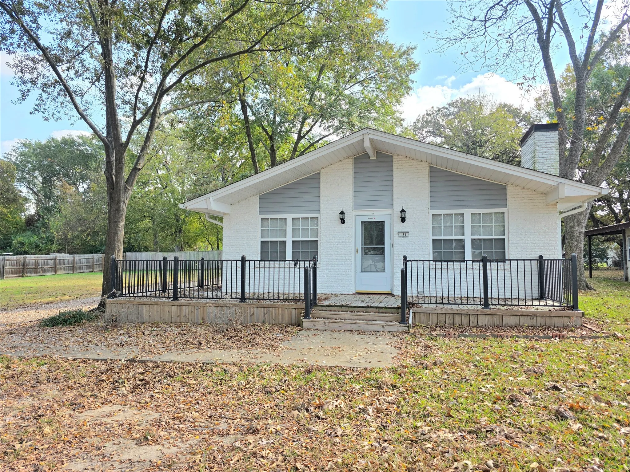 Single Family Residence For Sale in Henderson County , 131 Ocean Drive, Gun Barrel City, Texas 75156, 2 Bedroom, 3 Bathroom, 1 Garage spaces, 1,356 Sqft, built in 1970, Price $289,000, mls#21361836, Real Estate Agent in Gun Barrel City, Homes For Sale in Henderson county, Homes For Sale in Gun Barrel City, Realtor in Gun Barrel City Texas, Real Estate Brokerage Independent Realty Texas, Luminita Cordes Realtor