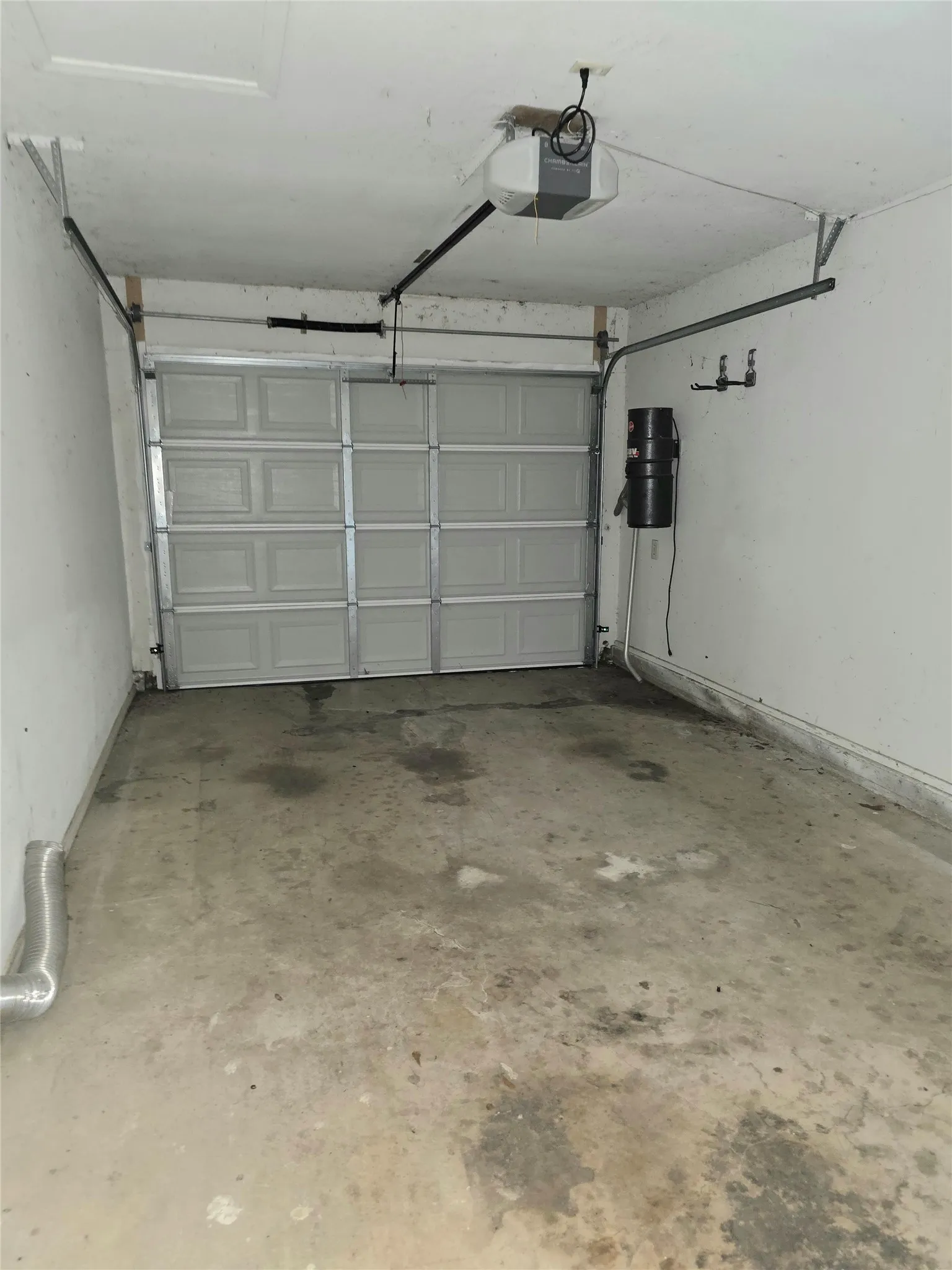 Single Family Residence For Sale in Henderson County , 131 Ocean Drive, Gun Barrel City, Texas 75156, 2 Bedroom, 3 Bathroom, 1 Garage spaces, 1,356 Sqft, built in 1970, Price $289,000, mls#21361836, Real Estate Agent in Gun Barrel City, Homes For Sale in Henderson county, Homes For Sale in Gun Barrel City, Realtor in Gun Barrel City Texas, Real Estate Brokerage Independent Realty Texas, Luminita Cordes Realtor