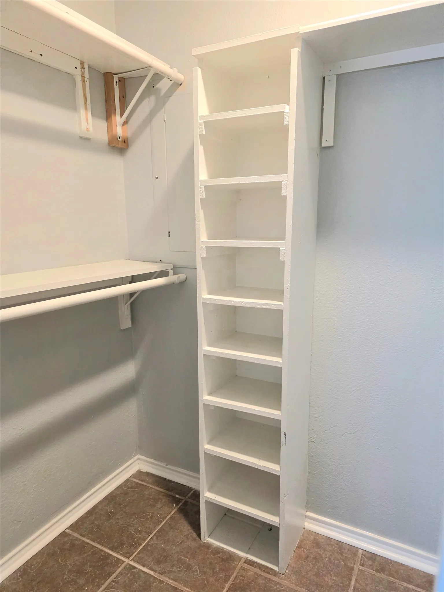 Single Family Residence For Sale in Henderson County , 131 Ocean Drive, Gun Barrel City, Texas 75156, 2 Bedroom, 3 Bathroom, 1 Garage spaces, 1,356 Sqft, built in 1970, Price $289,000, mls#21361836, Real Estate Agent in Gun Barrel City, Homes For Sale in Henderson county, Homes For Sale in Gun Barrel City, Realtor in Gun Barrel City Texas, Real Estate Brokerage Independent Realty Texas, Luminita Cordes Realtor