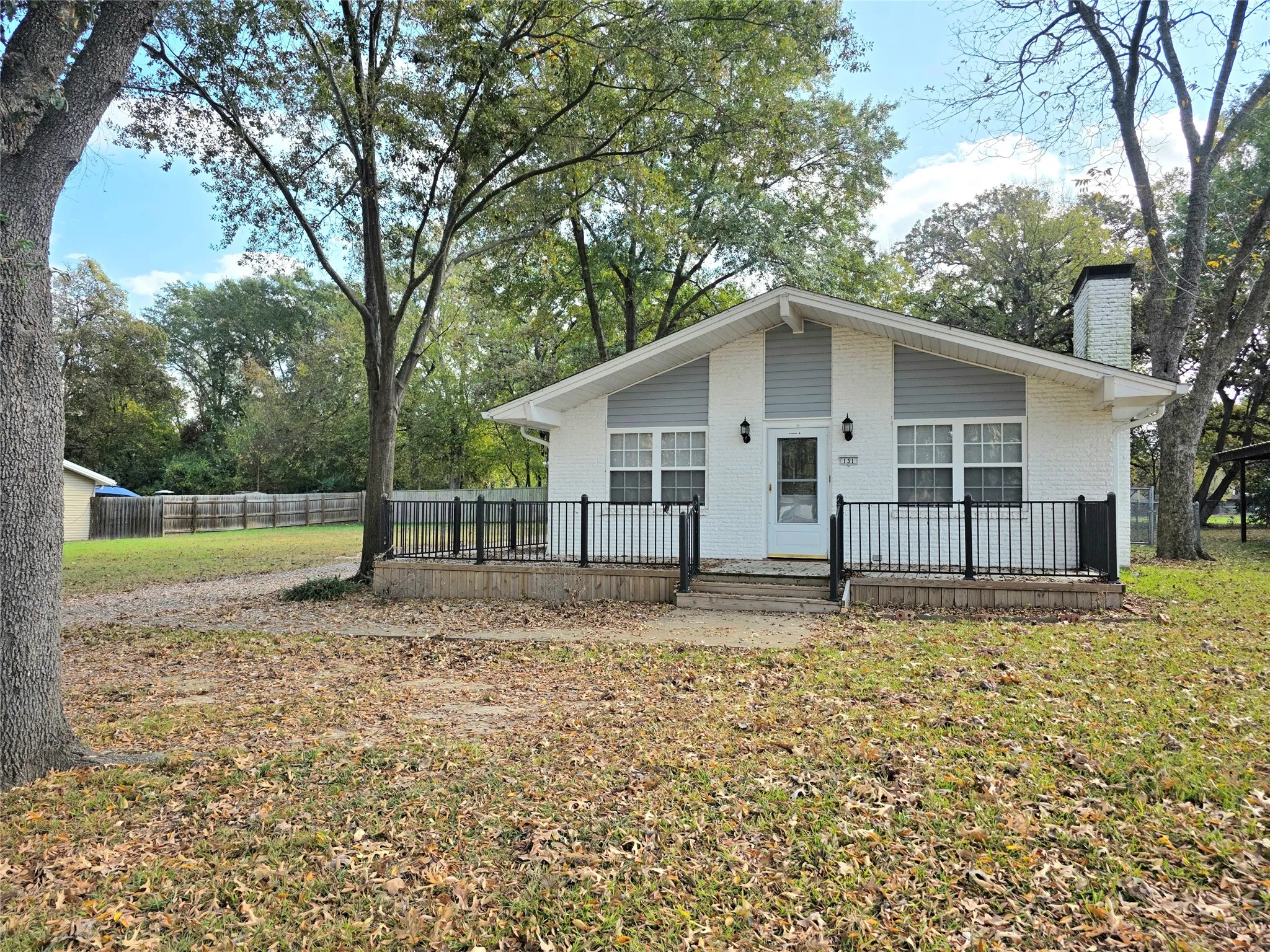 Single Family Residence For Sale in Henderson County , 131 Ocean Drive, Gun Barrel City, Texas 75156, 2 Bedroom, 3 Bathroom, 1 Garage spaces, 1,356 Sqft, built in 1970, Price $289,000, mls#21361836, Real Estate Agent in Gun Barrel City, Homes For Sale in Henderson county, Homes For Sale in Gun Barrel City, Realtor in Gun Barrel City Texas, Real Estate Brokerage Independent Realty Texas, Luminita Cordes Realtor
