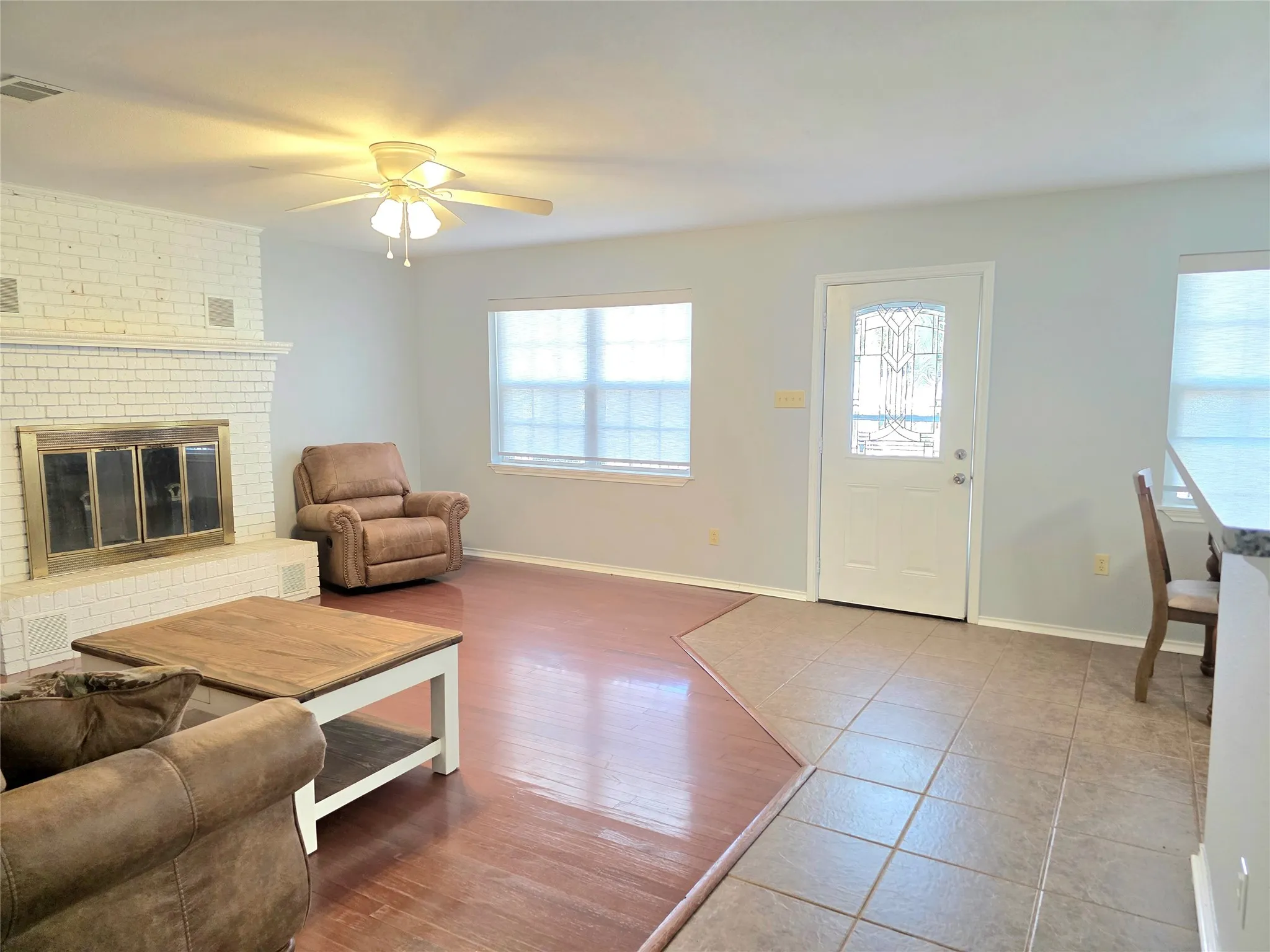 Single Family Residence For Sale in Henderson County , 131 Ocean Drive, Gun Barrel City, Texas 75156, 2 Bedroom, 3 Bathroom, 1 Garage spaces, 1,356 Sqft, built in 1970, Price $289,000, mls#21361836, Real Estate Agent in Gun Barrel City, Homes For Sale in Henderson county, Homes For Sale in Gun Barrel City, Realtor in Gun Barrel City Texas, Real Estate Brokerage Independent Realty Texas, Luminita Cordes Realtor