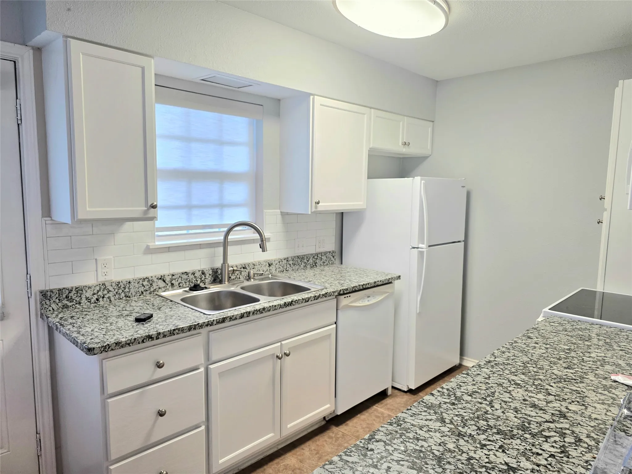 Single Family Residence For Sale in Henderson County , 131 Ocean Drive, Gun Barrel City, Texas 75156, 2 Bedroom, 3 Bathroom, 1 Garage spaces, 1,356 Sqft, built in 1970, Price $289,000, mls#21361836, Real Estate Agent in Gun Barrel City, Homes For Sale in Henderson county, Homes For Sale in Gun Barrel City, Realtor in Gun Barrel City Texas, Real Estate Brokerage Independent Realty Texas, Luminita Cordes Realtor