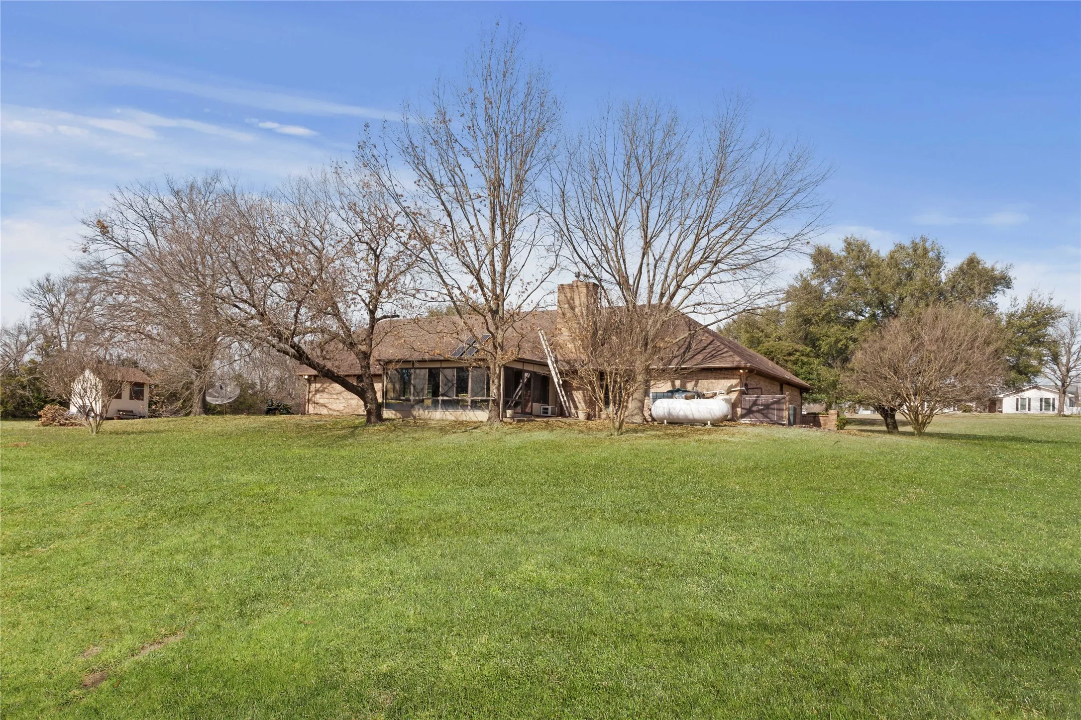 Single Family Residence For Sale in Collin County , 908 Hurricane Creek Circle, Anna, Texas 75409, 4 Bedroom, 3 Bathroom, 2 Garage spaces, 2,461 Sqft, built in 1982, mls#21361625, Real Estate Agent in Anna, Homes For Sale in Collin county, Homes For Sale in Anna, Realtor in Anna Texas, Real Estate Brokerage Independent Realty Texas, Luminita Cordes Realtor