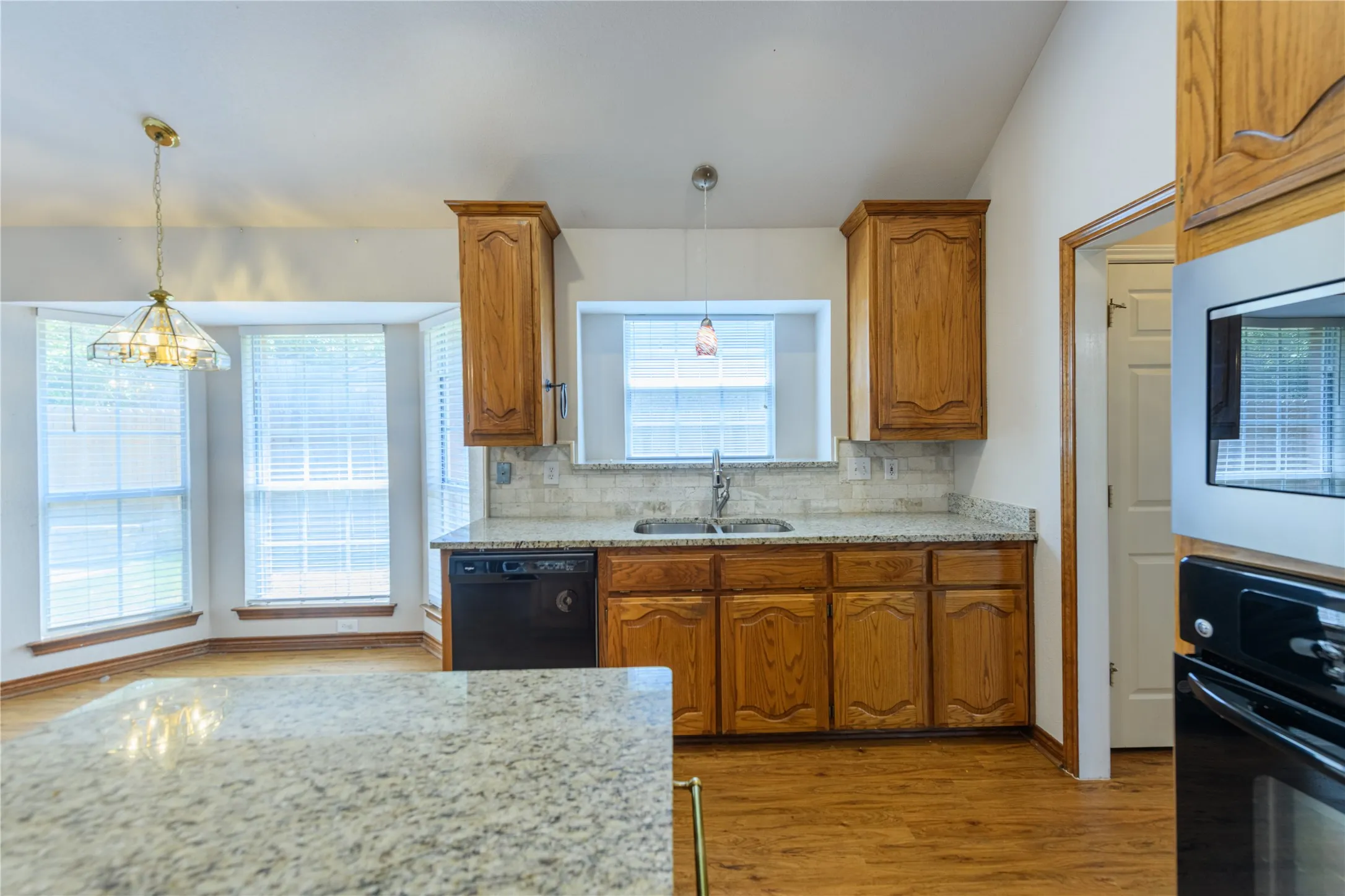Single Family Residence For Rent in Tarrant County , 3120 Steve Drive, Hurst, Texas 76054, 3 Bedroom, 2 Bathroom, 2 Garage spaces, 2,097 Sqft, built in 1993, mls#21361796, Real Estate Agent in Hurst, Homes For Rent in Tarrant county, Homes For Rent in Hurst, Realtor in Hurst Texas, Real Estate Brokerage Independent Realty Texas, Luminita Cordes Realtor