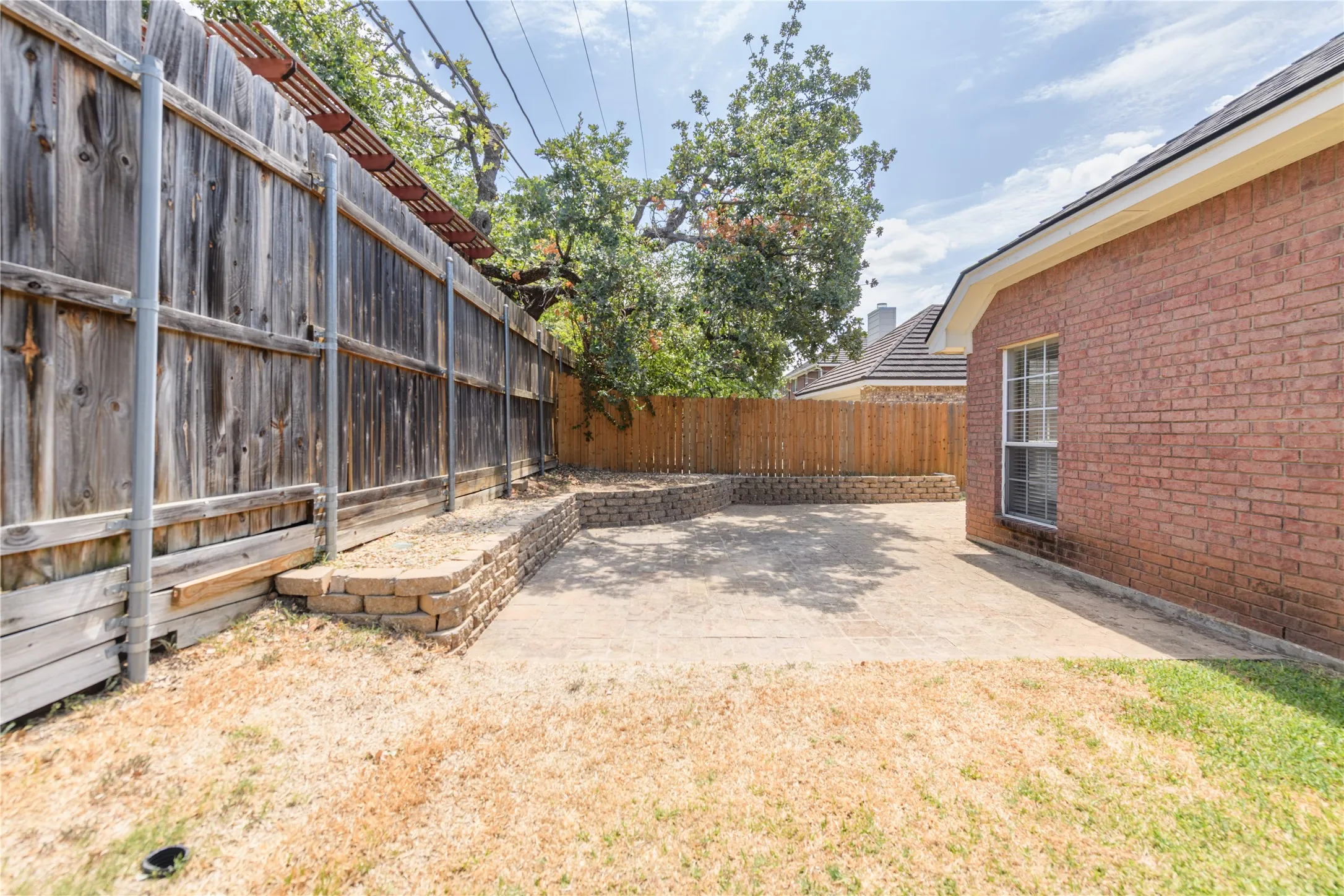 Single Family Residence For Rent in Tarrant County , 3120 Steve Drive, Hurst, Texas 76054, 3 Bedroom, 2 Bathroom, 2 Garage spaces, 2,097 Sqft, built in 1993, mls#21361796, Real Estate Agent in Hurst, Homes For Rent in Tarrant county, Homes For Rent in Hurst, Realtor in Hurst Texas, Real Estate Brokerage Independent Realty Texas, Luminita Cordes Realtor
