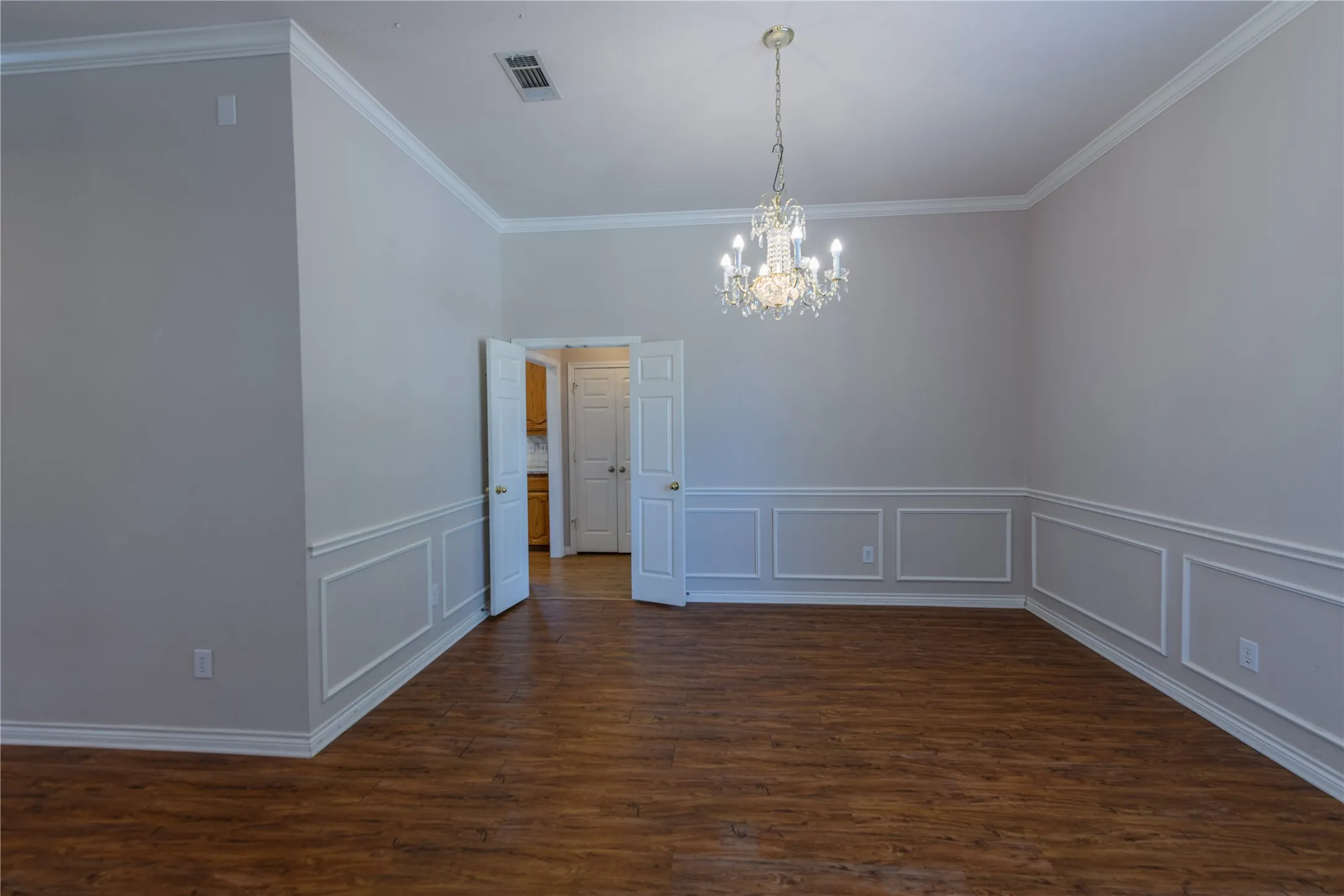 Single Family Residence For Rent in Tarrant County , 3120 Steve Drive, Hurst, Texas 76054, 3 Bedroom, 2 Bathroom, 2 Garage spaces, 2,097 Sqft, built in 1993, mls#21361796, Real Estate Agent in Hurst, Homes For Rent in Tarrant county, Homes For Rent in Hurst, Realtor in Hurst Texas, Real Estate Brokerage Independent Realty Texas, Luminita Cordes Realtor