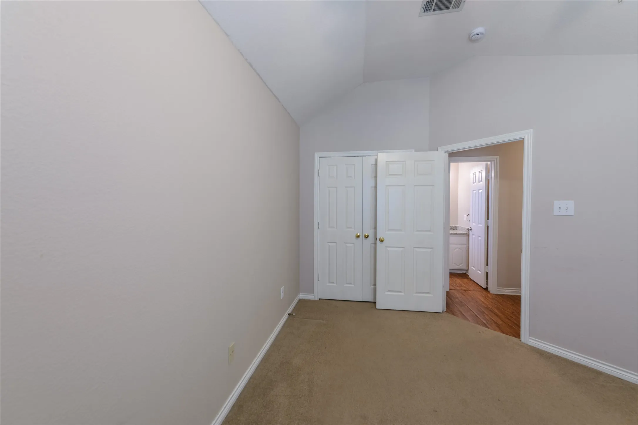 Single Family Residence For Rent in Tarrant County , 3120 Steve Drive, Hurst, Texas 76054, 3 Bedroom, 2 Bathroom, 2 Garage spaces, 2,097 Sqft, built in 1993, mls#21361796, Real Estate Agent in Hurst, Homes For Rent in Tarrant county, Homes For Rent in Hurst, Realtor in Hurst Texas, Real Estate Brokerage Independent Realty Texas, Luminita Cordes Realtor