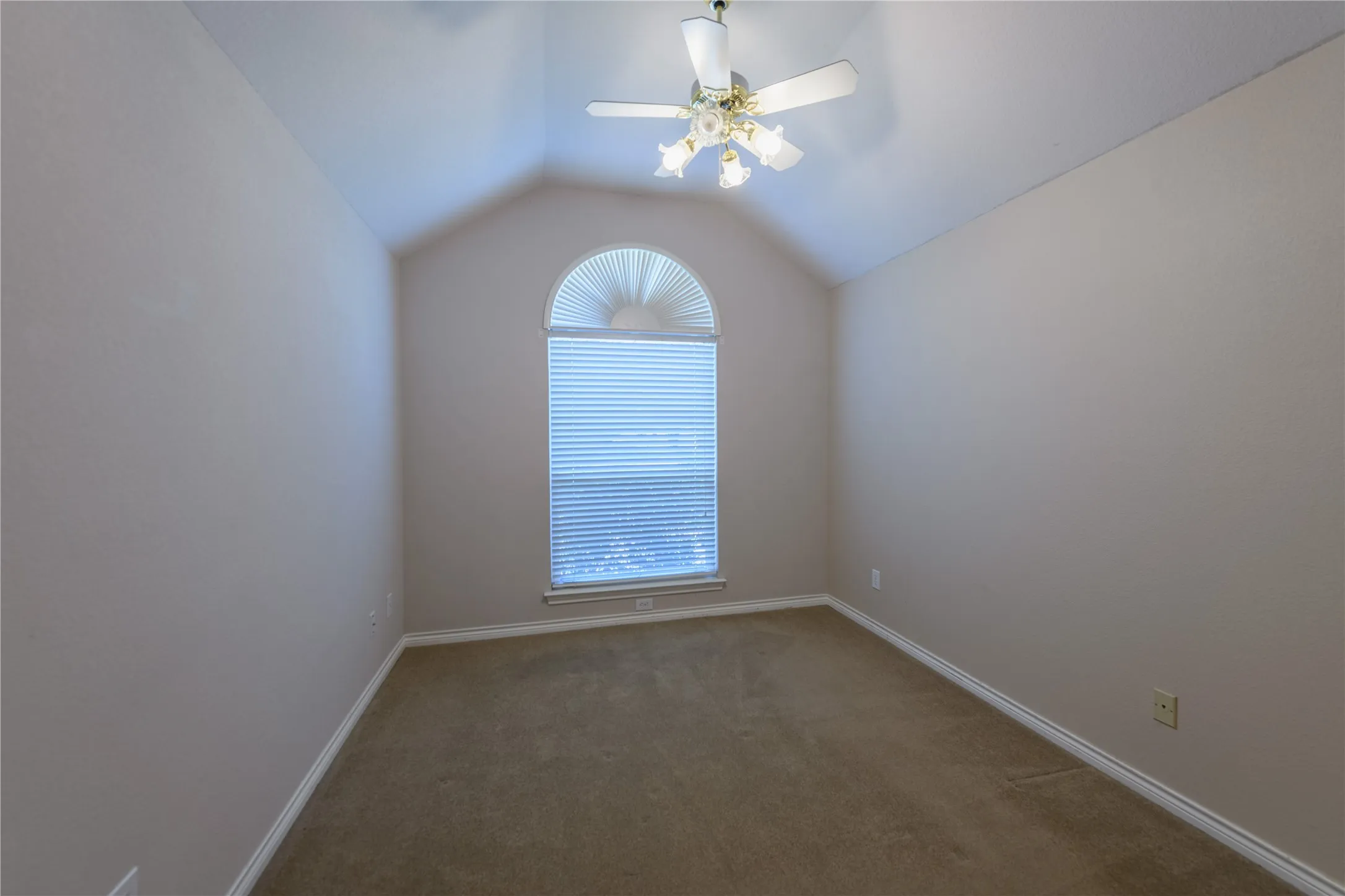 Single Family Residence For Rent in Tarrant County , 3120 Steve Drive, Hurst, Texas 76054, 3 Bedroom, 2 Bathroom, 2 Garage spaces, 2,097 Sqft, built in 1993, mls#21361796, Real Estate Agent in Hurst, Homes For Rent in Tarrant county, Homes For Rent in Hurst, Realtor in Hurst Texas, Real Estate Brokerage Independent Realty Texas, Luminita Cordes Realtor