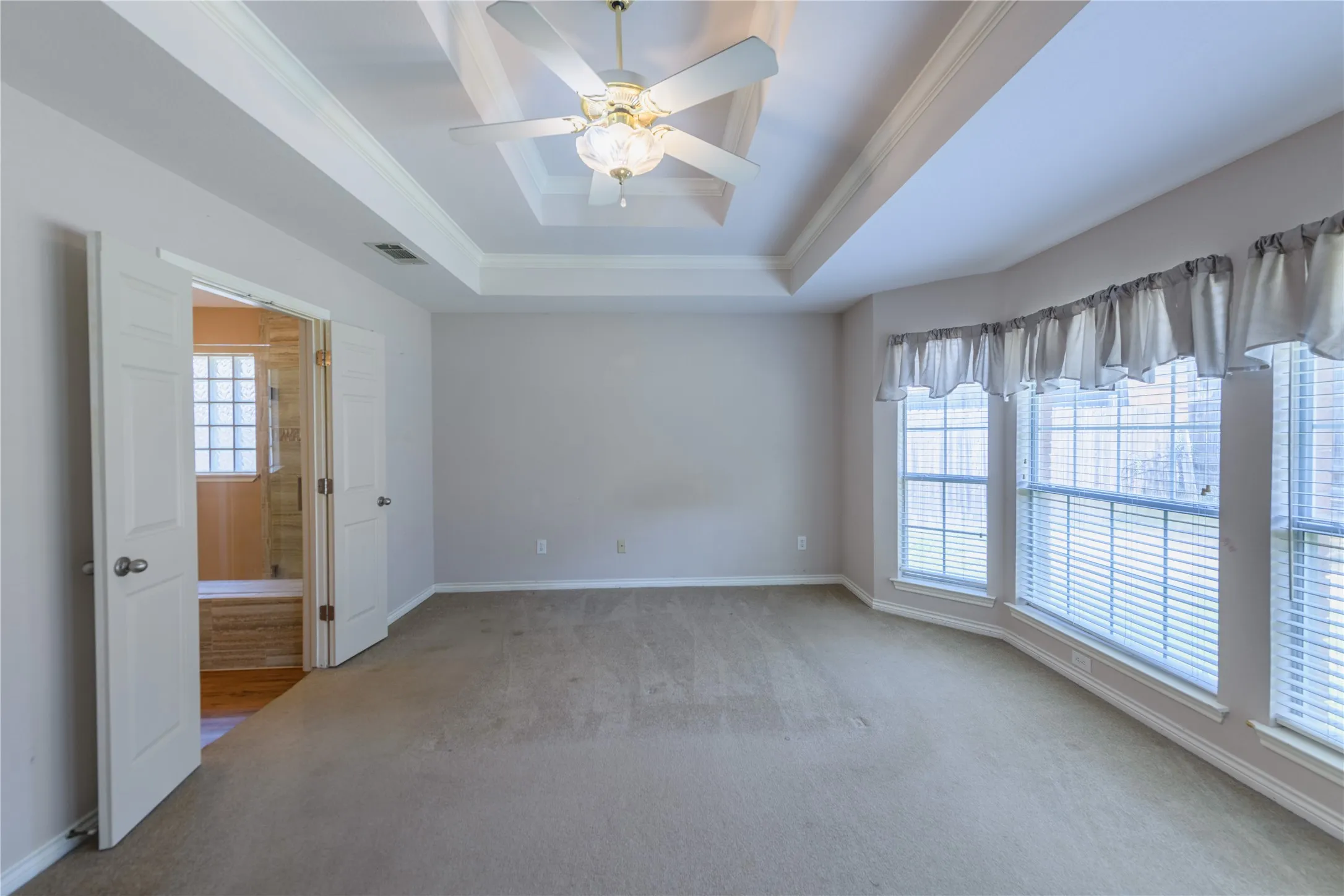 Single Family Residence For Rent in Tarrant County , 3120 Steve Drive, Hurst, Texas 76054, 3 Bedroom, 2 Bathroom, 2 Garage spaces, 2,097 Sqft, built in 1993, mls#21361796, Real Estate Agent in Hurst, Homes For Rent in Tarrant county, Homes For Rent in Hurst, Realtor in Hurst Texas, Real Estate Brokerage Independent Realty Texas, Luminita Cordes Realtor