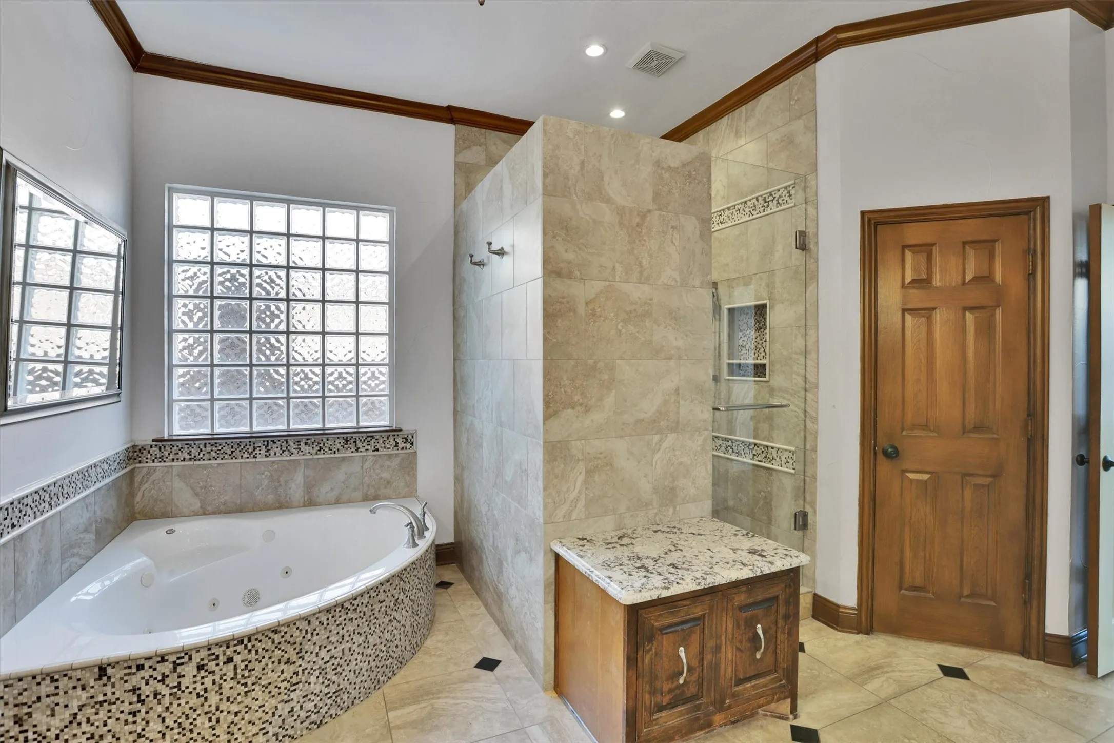 Single Family Residence For Rent in Collin County , 4017 Saltburn Drive, Plano, Texas 75093, 5 Bedroom, 5 Bathroom, 3 Garage spaces, 3,871 Sqft, built in 1997, mls#21361419, Real Estate Agent in Plano, Homes For Rent in Collin county, Homes For Rent in Plano, Realtor in Plano Texas, Real Estate Brokerage Independent Realty Texas, Luminita Cordes Realtor