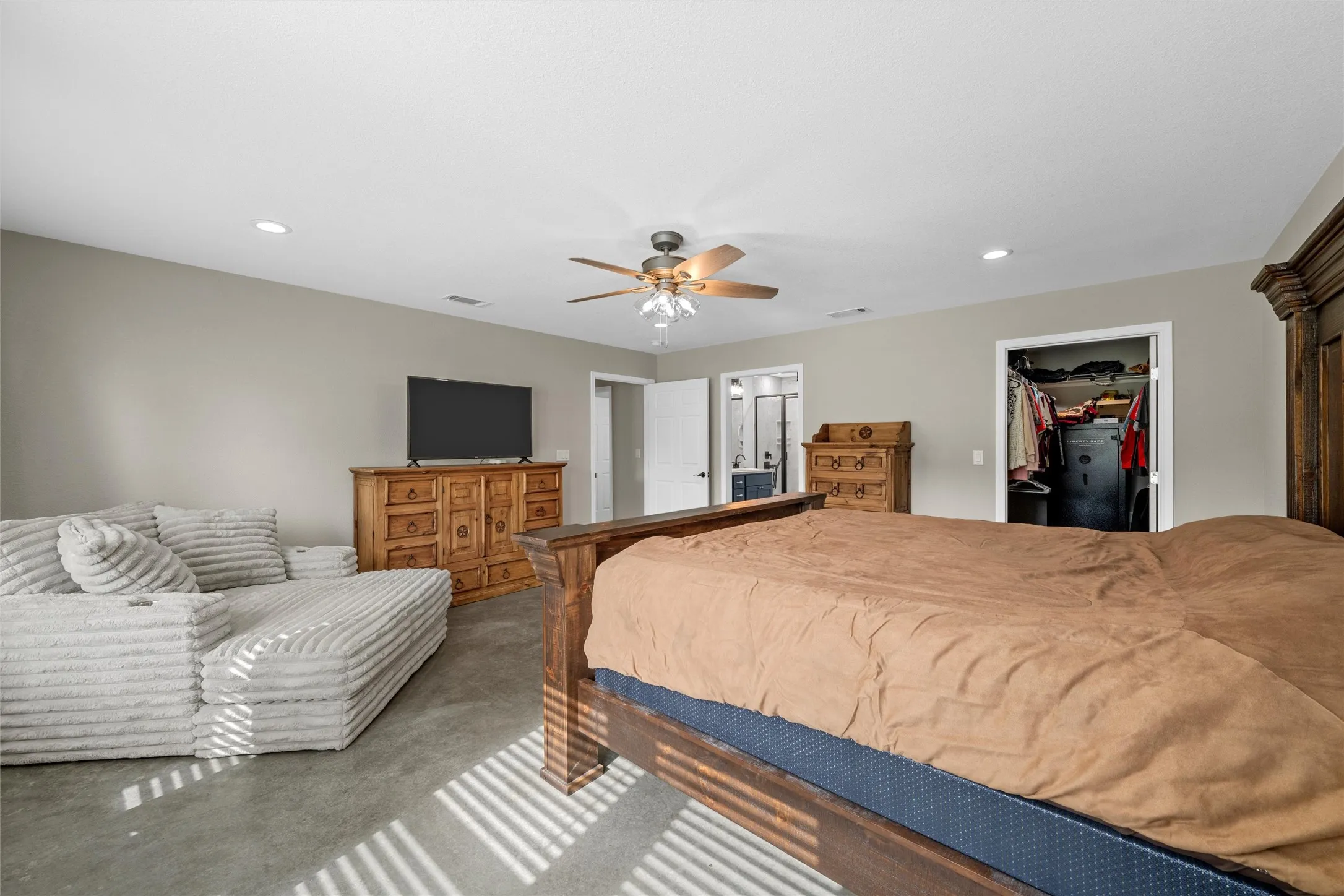 Single Family Residence For Sale in Freestone County , 145 Private Road 944, Fairfield, Texas 75840, 3 Bedroom, 2 Bathroom, Garage spaces, 1,500 Sqft, built in 2024, mls#21358139, Real Estate Agent in Fairfield, Homes For Sale in Freestone county, Homes For Sale in Fairfield, Realtor in Fairfield Texas, Real Estate Brokerage Independent Realty Texas, Luminita Cordes Realtor