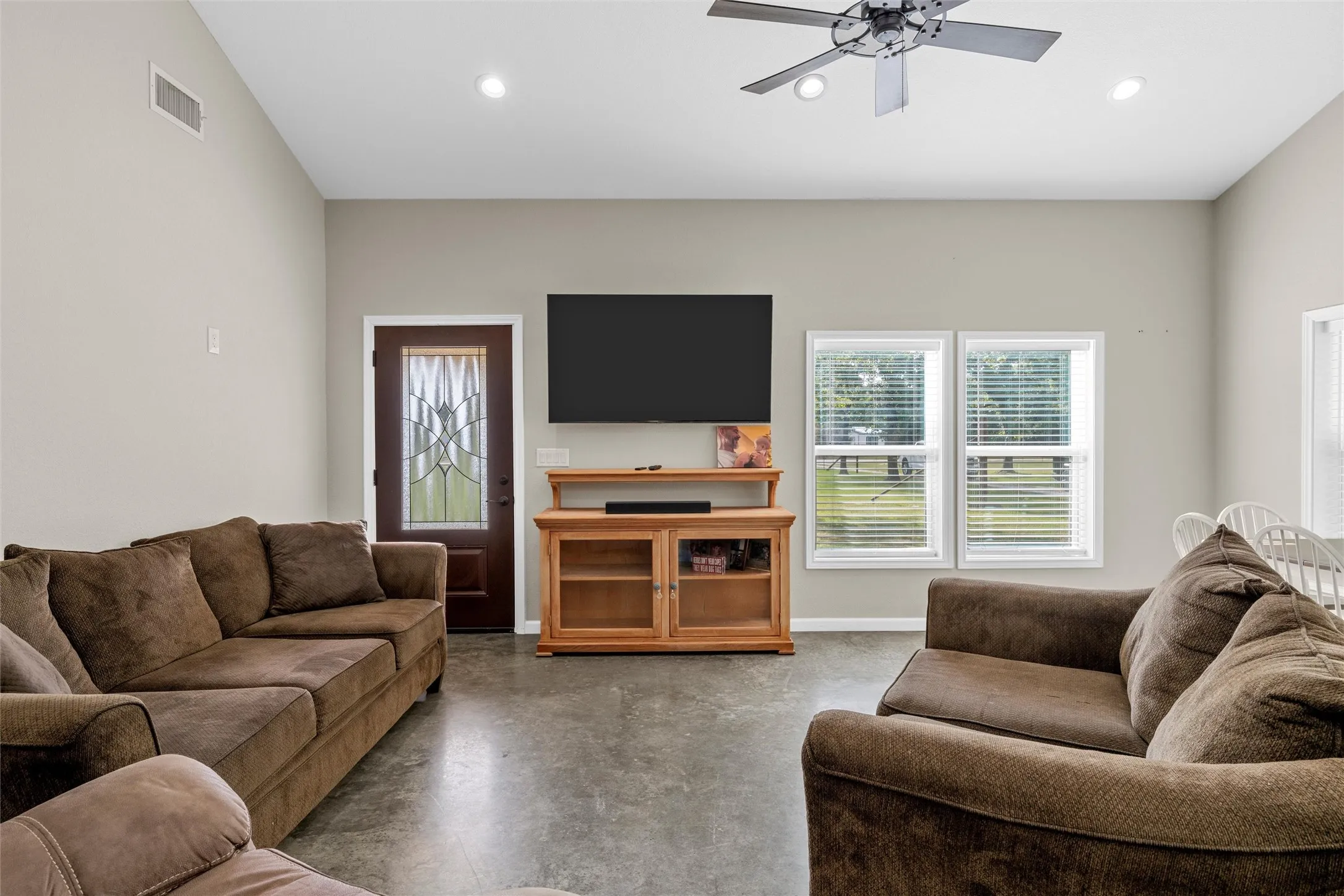 Single Family Residence For Sale in Freestone County , 145 Private Road 944, Fairfield, Texas 75840, 3 Bedroom, 2 Bathroom, Garage spaces, 1,500 Sqft, built in 2024, mls#21358139, Real Estate Agent in Fairfield, Homes For Sale in Freestone county, Homes For Sale in Fairfield, Realtor in Fairfield Texas, Real Estate Brokerage Independent Realty Texas, Luminita Cordes Realtor