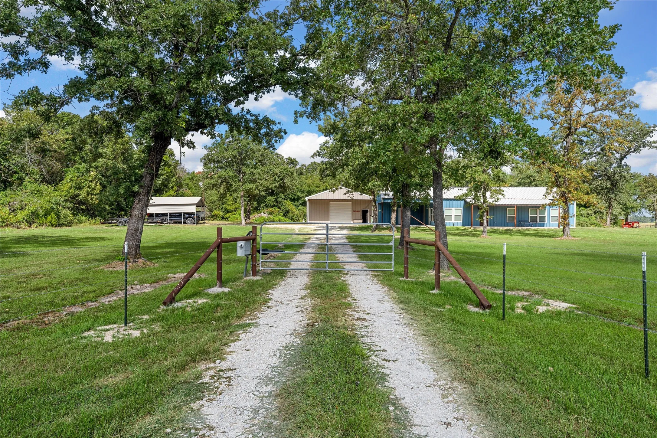 Single Family Residence For Sale in Freestone County , 145 Private Road 944, Fairfield, Texas 75840, 3 Bedroom, 2 Bathroom, Garage spaces, 1,500 Sqft, built in 2024, mls#21358139, Real Estate Agent in Fairfield, Homes For Sale in Freestone county, Homes For Sale in Fairfield, Realtor in Fairfield Texas, Real Estate Brokerage Independent Realty Texas, Luminita Cordes Realtor