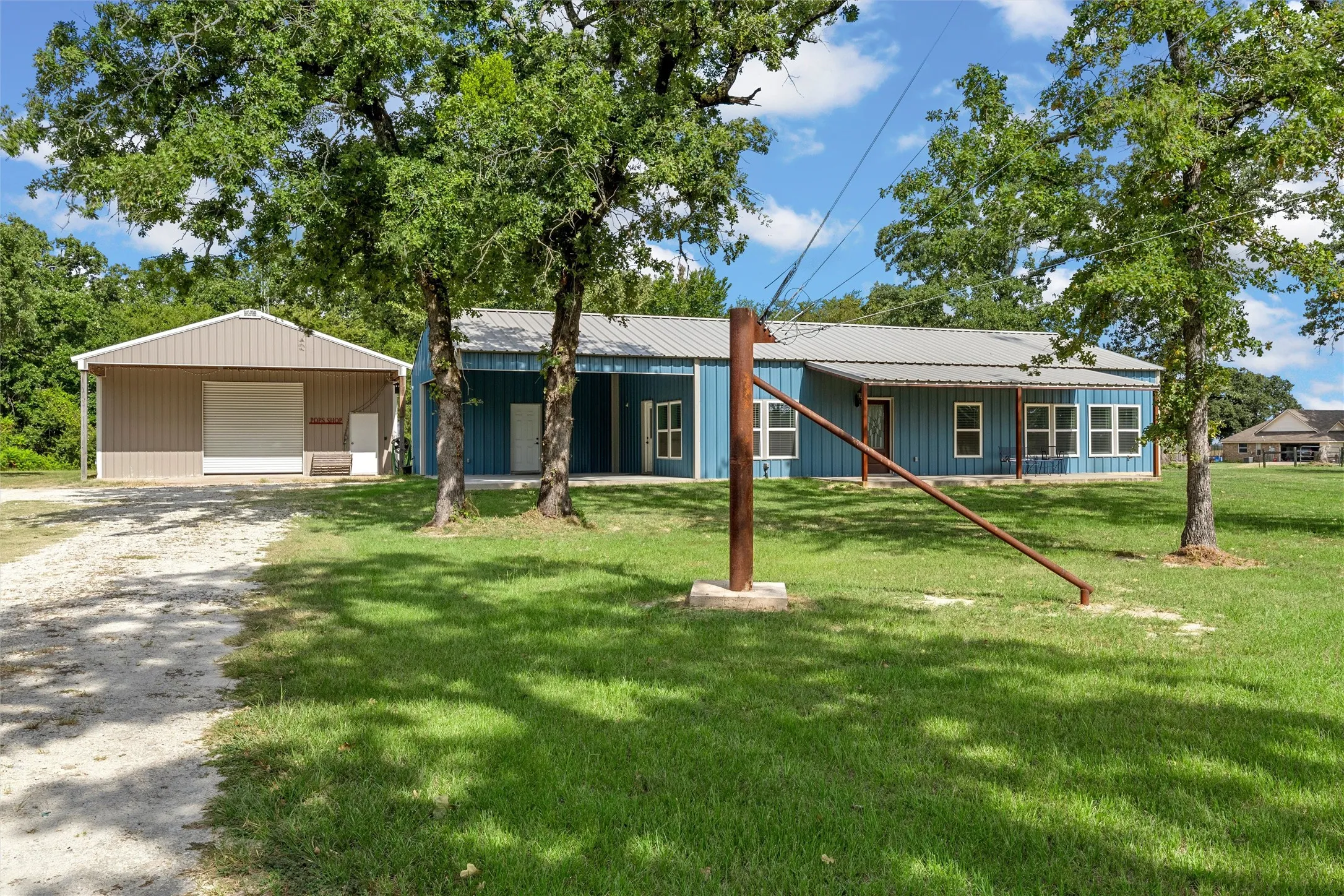 Single Family Residence For Sale in Freestone County , 145 Private Road 944, Fairfield, Texas 75840, 3 Bedroom, 2 Bathroom, Garage spaces, 1,500 Sqft, built in 2024, mls#21358139, Real Estate Agent in Fairfield, Homes For Sale in Freestone county, Homes For Sale in Fairfield, Realtor in Fairfield Texas, Real Estate Brokerage Independent Realty Texas, Luminita Cordes Realtor