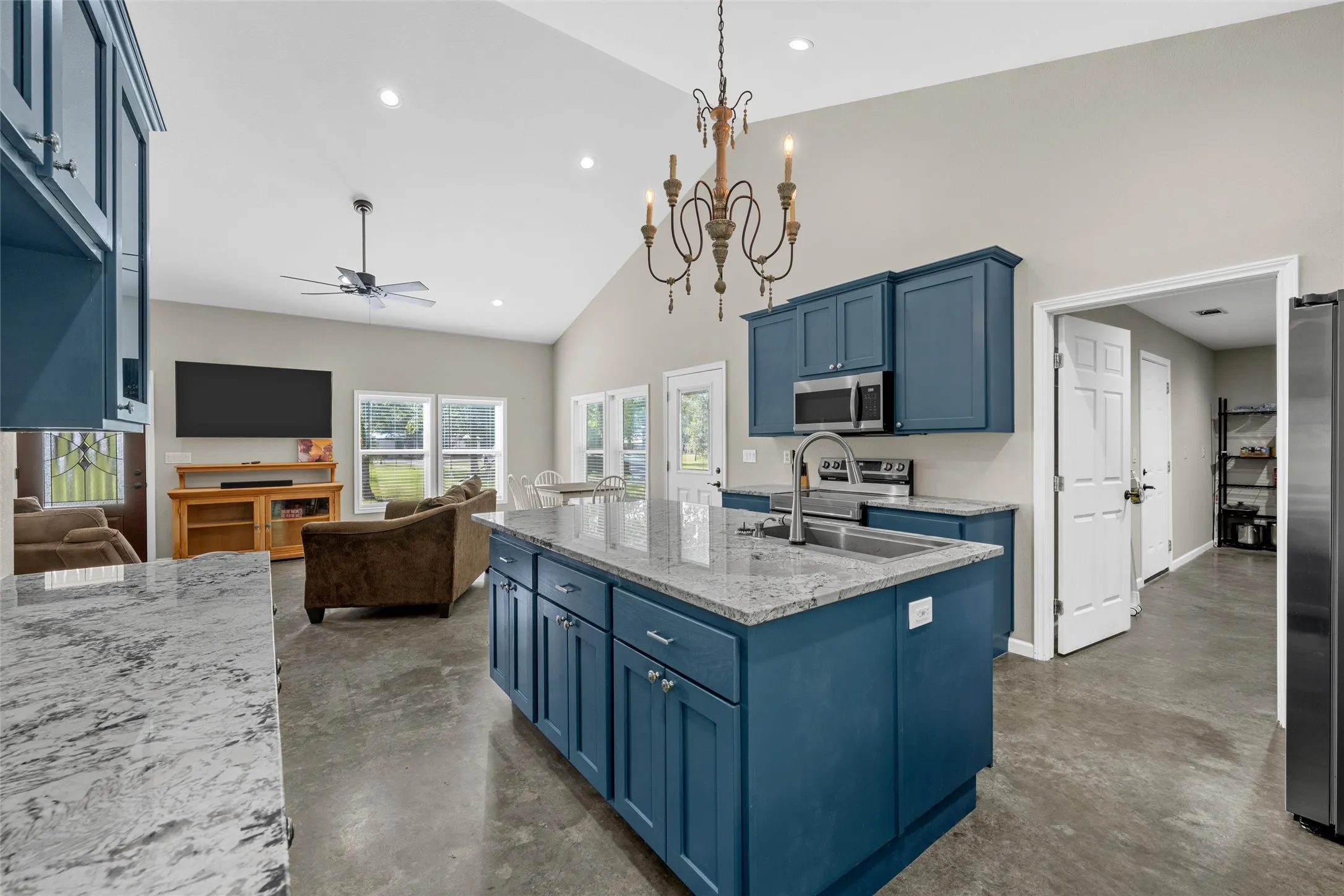 Single Family Residence For Sale in Freestone County , 145 Private Road 944, Fairfield, Texas 75840, 3 Bedroom, 2 Bathroom, Garage spaces, 1,500 Sqft, built in 2024, mls#21358139, Real Estate Agent in Fairfield, Homes For Sale in Freestone county, Homes For Sale in Fairfield, Realtor in Fairfield Texas, Real Estate Brokerage Independent Realty Texas, Luminita Cordes Realtor