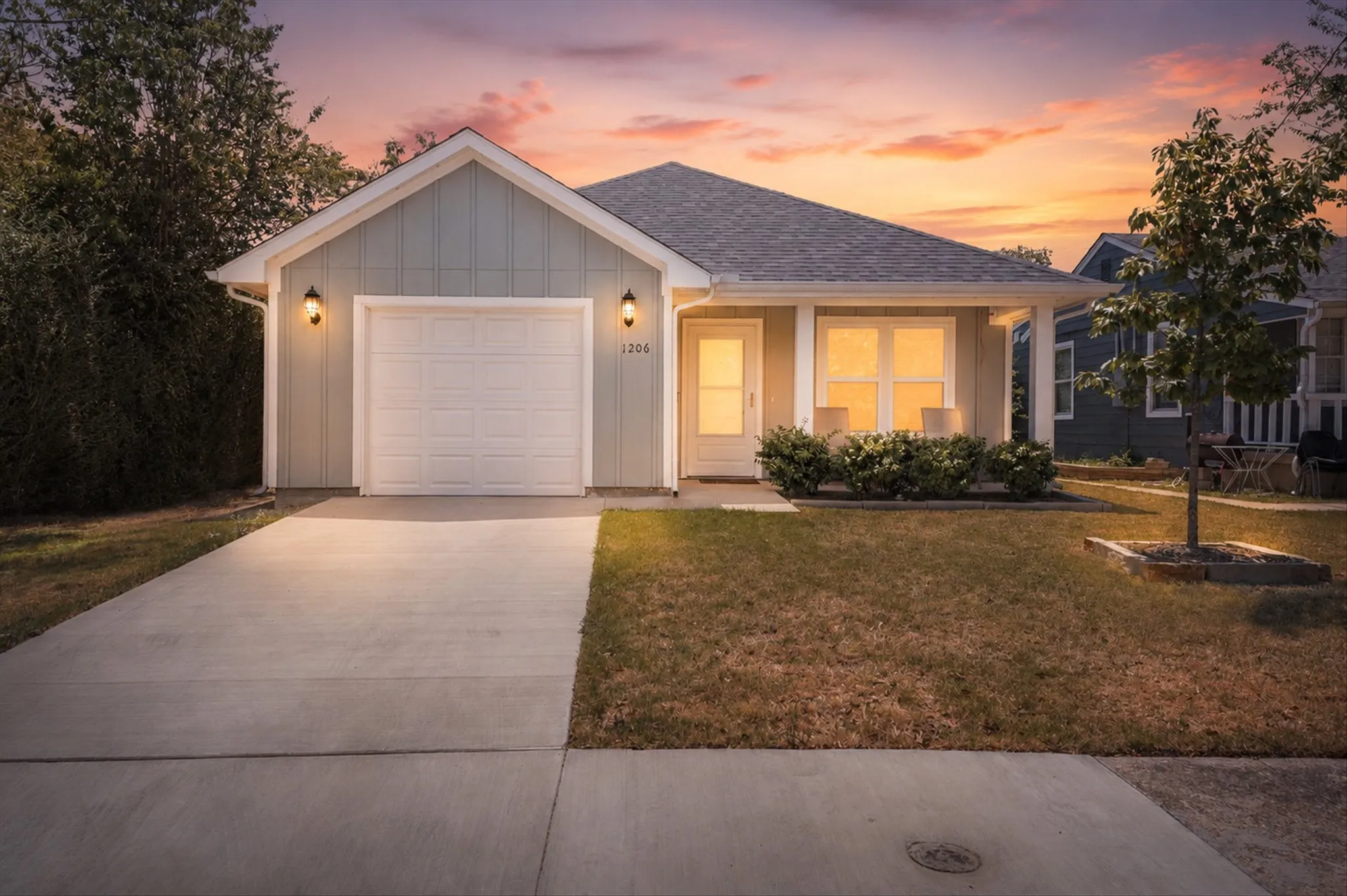 Single Family Residence For Rent in Dallas County , 1206 Claude Street, Dallas, Texas 75203, 3 Bedroom, 2 Bathroom, 1 Garage spaces, 1,262 Sqft, built in 2024, mls#21356008, Real Estate Agent in Dallas, Homes For Rent in Dallas county, Homes For Rent in Dallas, Realtor in Dallas Texas, Real Estate Brokerage Independent Realty Texas, Luminita Cordes Realtor