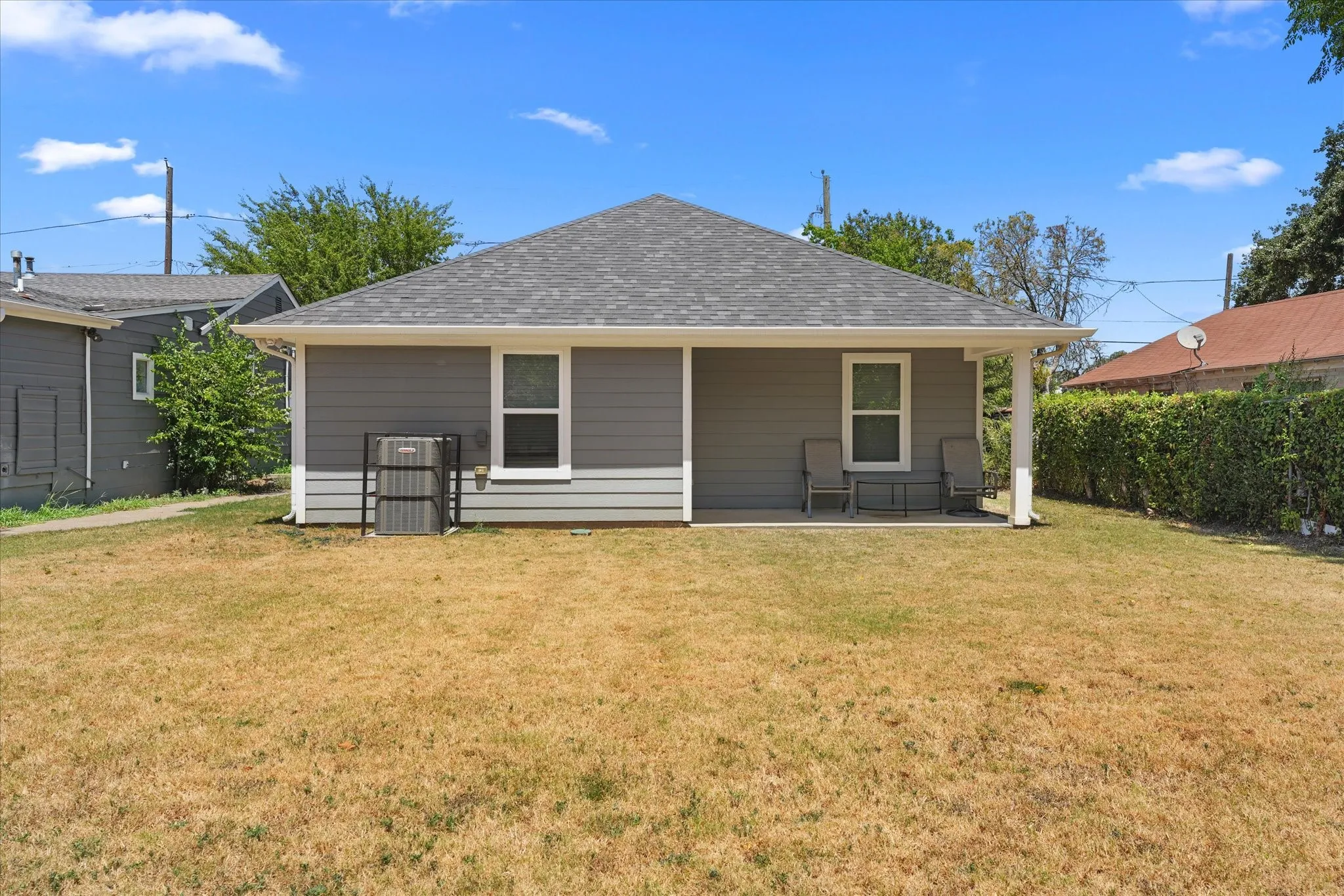 Single Family Residence For Rent in Dallas County , 1206 Claude Street, Dallas, Texas 75203, 3 Bedroom, 2 Bathroom, 1 Garage spaces, 1,262 Sqft, built in 2024, mls#21356008, Real Estate Agent in Dallas, Homes For Rent in Dallas county, Homes For Rent in Dallas, Realtor in Dallas Texas, Real Estate Brokerage Independent Realty Texas, Luminita Cordes Realtor