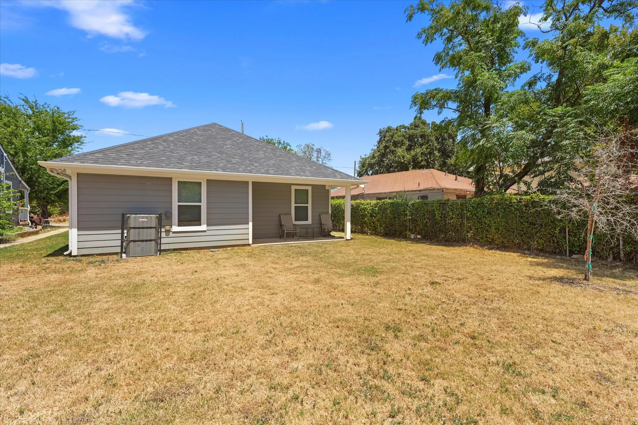 Single Family Residence For Rent in Dallas County , 1206 Claude Street, Dallas, Texas 75203, 3 Bedroom, 2 Bathroom, 1 Garage spaces, 1,262 Sqft, built in 2024, mls#21356008, Real Estate Agent in Dallas, Homes For Rent in Dallas county, Homes For Rent in Dallas, Realtor in Dallas Texas, Real Estate Brokerage Independent Realty Texas, Luminita Cordes Realtor
