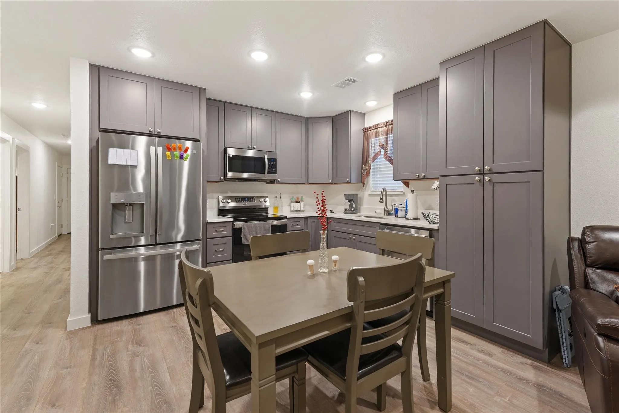 Single Family Residence For Rent in Dallas County , 1206 Claude Street, Dallas, Texas 75203, 3 Bedroom, 2 Bathroom, 1 Garage spaces, 1,262 Sqft, built in 2024, mls#21356008, Real Estate Agent in Dallas, Homes For Rent in Dallas county, Homes For Rent in Dallas, Realtor in Dallas Texas, Real Estate Brokerage Independent Realty Texas, Luminita Cordes Realtor
