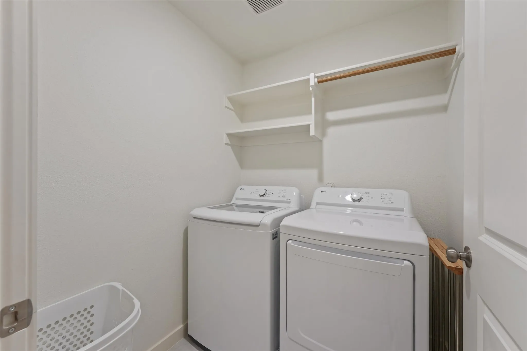 Single Family Residence For Rent in Dallas County , 1206 Claude Street, Dallas, Texas 75203, 3 Bedroom, 2 Bathroom, 1 Garage spaces, 1,262 Sqft, built in 2024, mls#21356008, Real Estate Agent in Dallas, Homes For Rent in Dallas county, Homes For Rent in Dallas, Realtor in Dallas Texas, Real Estate Brokerage Independent Realty Texas, Luminita Cordes Realtor