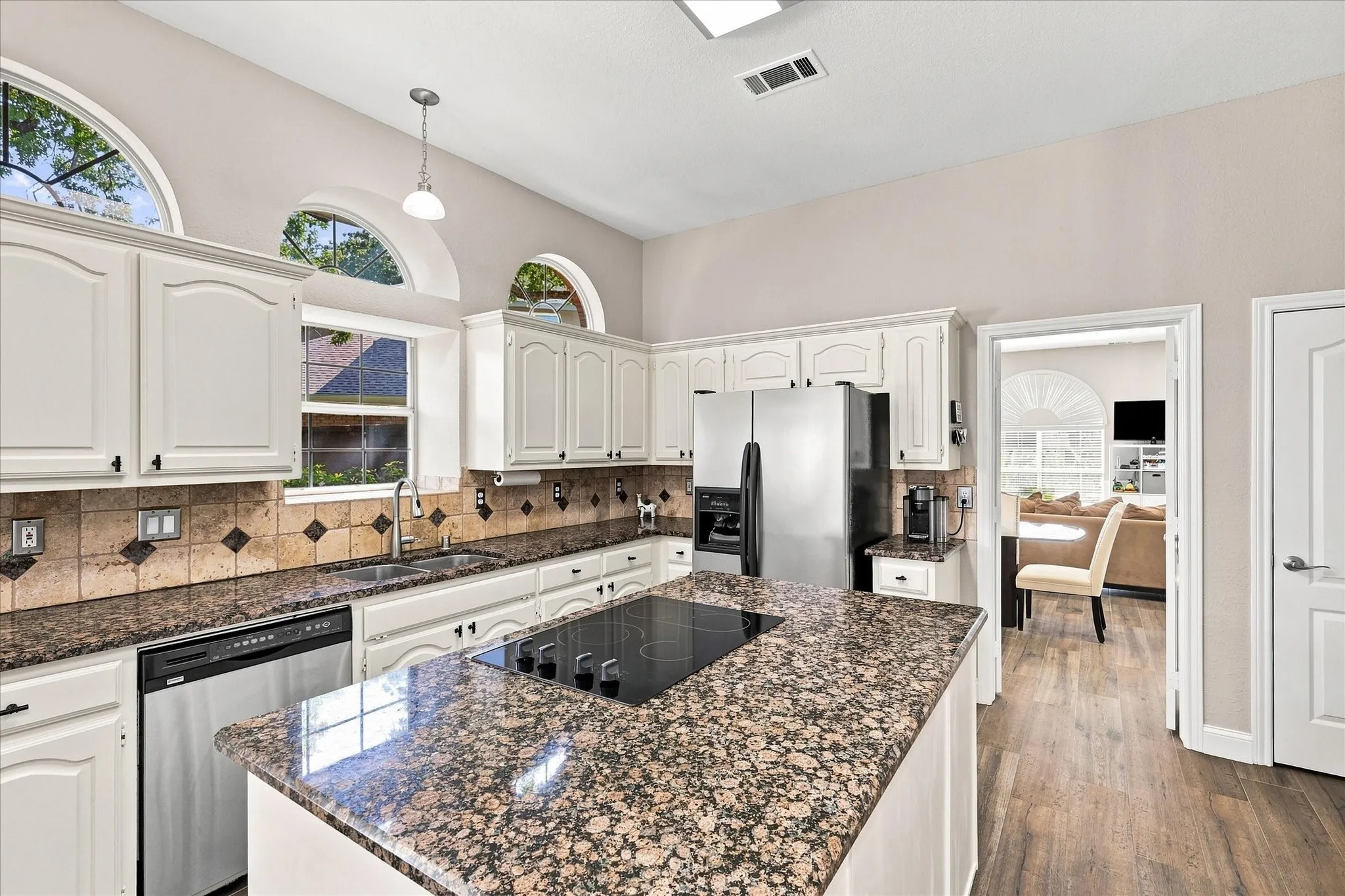 Single Family Residence For Sale in Denton County , 2921 Oak Bend Court, Flower Mound, Texas 75028, 4 Bedroom, 4 Bathroom, 2 Garage spaces, 3,613 Sqft, built in 1991, mls#21356354, Real Estate Agent in Flower Mound, Homes For Sale in Denton county, Homes For Sale in Flower Mound, Realtor in Flower Mound Texas, Real Estate Brokerage Independent Realty Texas, Luminita Cordes Realtor