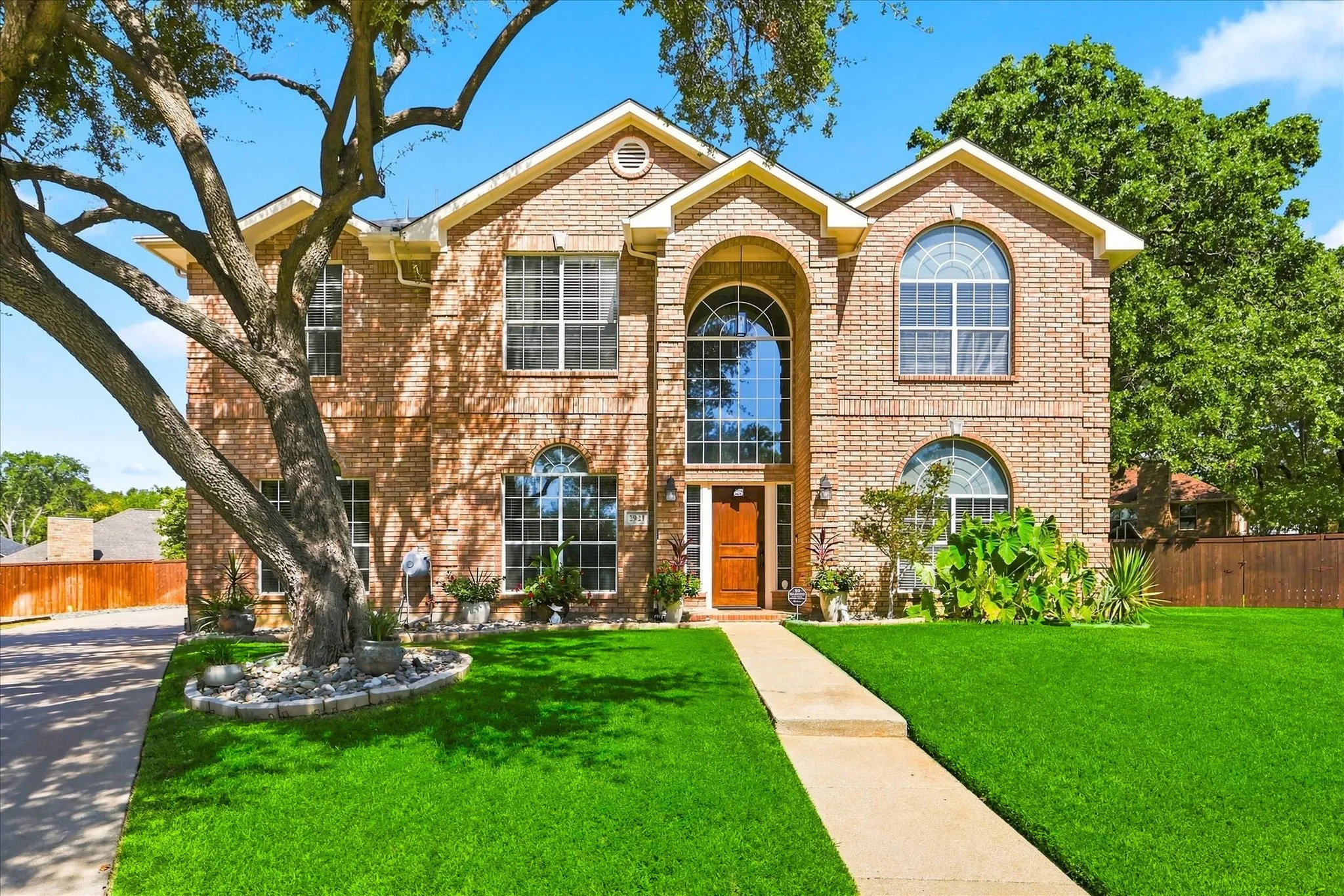 Single Family Residence For Sale in Denton County , 2921 Oak Bend Court, Flower Mound, Texas 75028, 4 Bedroom, 4 Bathroom, 2 Garage spaces, 3,613 Sqft, built in 1991, mls#21356354, Real Estate Agent in Flower Mound, Homes For Sale in Denton county, Homes For Sale in Flower Mound, Realtor in Flower Mound Texas, Real Estate Brokerage Independent Realty Texas, Luminita Cordes Realtor