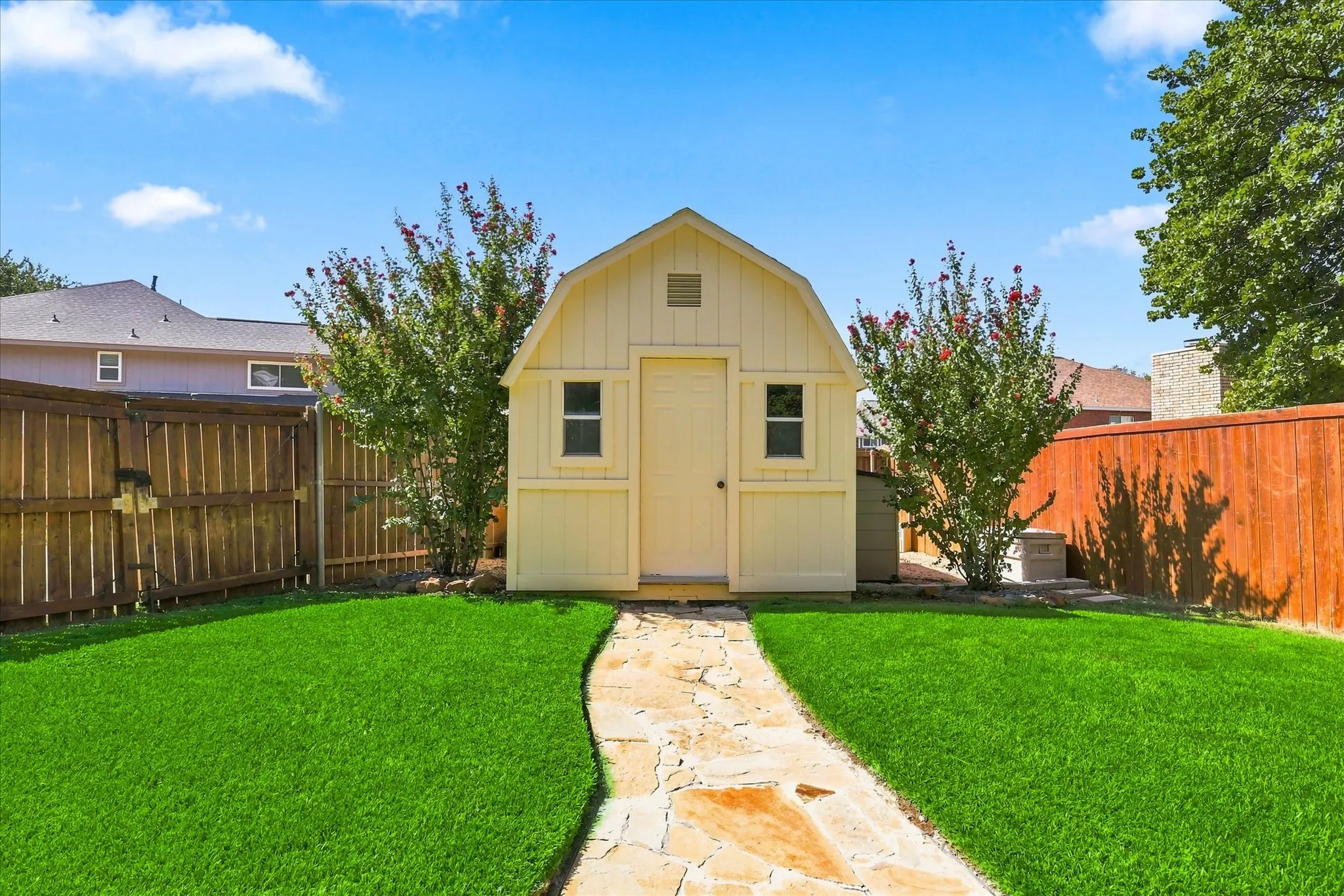 Single Family Residence For Sale in Denton County , 2921 Oak Bend Court, Flower Mound, Texas 75028, 4 Bedroom, 4 Bathroom, 2 Garage spaces, 3,613 Sqft, built in 1991, mls#21356354, Real Estate Agent in Flower Mound, Homes For Sale in Denton county, Homes For Sale in Flower Mound, Realtor in Flower Mound Texas, Real Estate Brokerage Independent Realty Texas, Luminita Cordes Realtor
