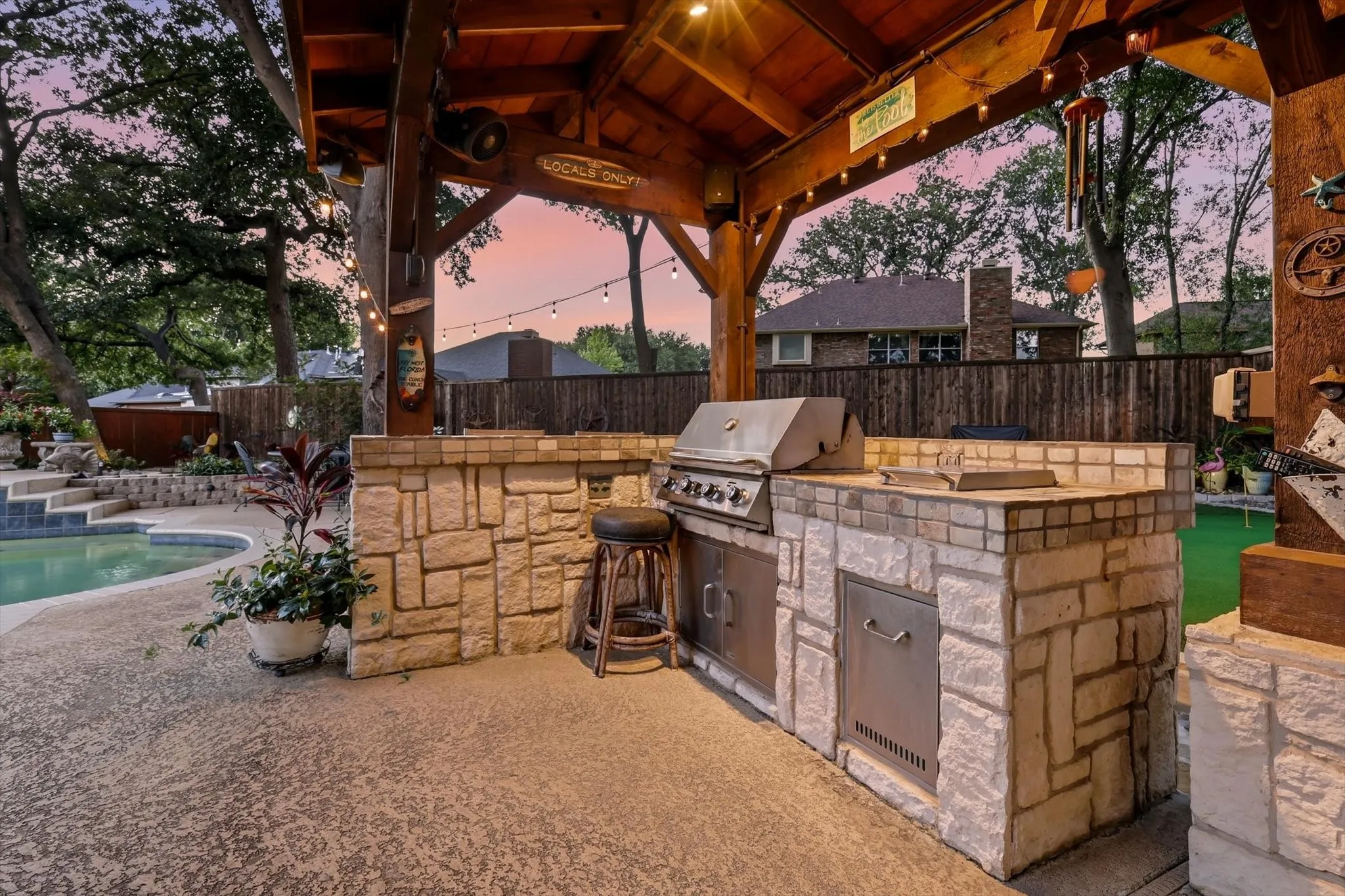 Beautiful covered patio & grilling station.