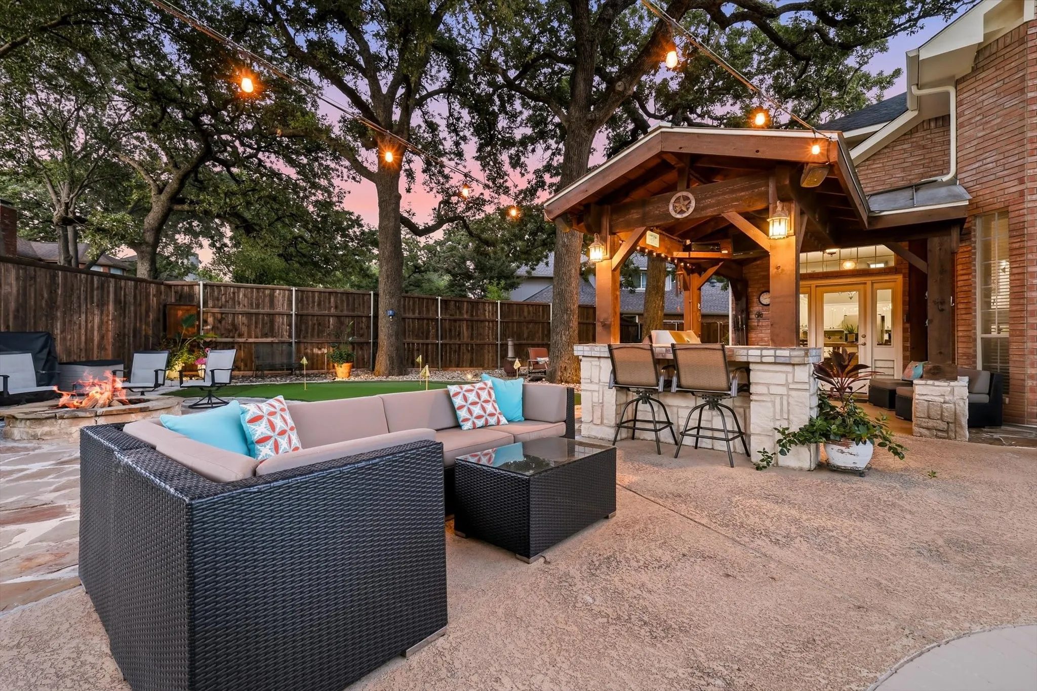 Outdoor bar & multiple seating areas.