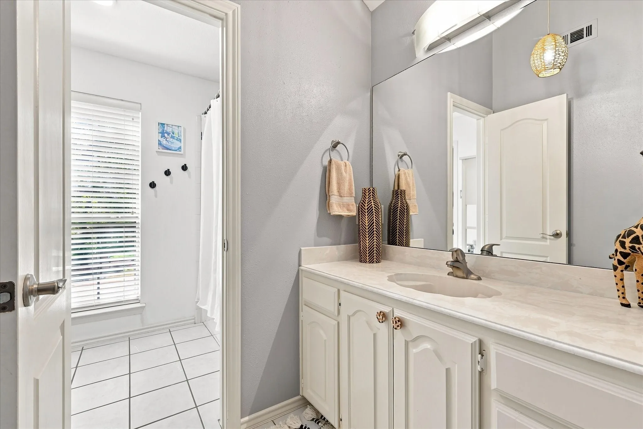 Single Family Residence For Sale in Denton County , 2921 Oak Bend Court, Flower Mound, Texas 75028, 4 Bedroom, 4 Bathroom, 2 Garage spaces, 3,613 Sqft, built in 1991, mls#21356354, Real Estate Agent in Flower Mound, Homes For Sale in Denton county, Homes For Sale in Flower Mound, Realtor in Flower Mound Texas, Real Estate Brokerage Independent Realty Texas, Luminita Cordes Realtor