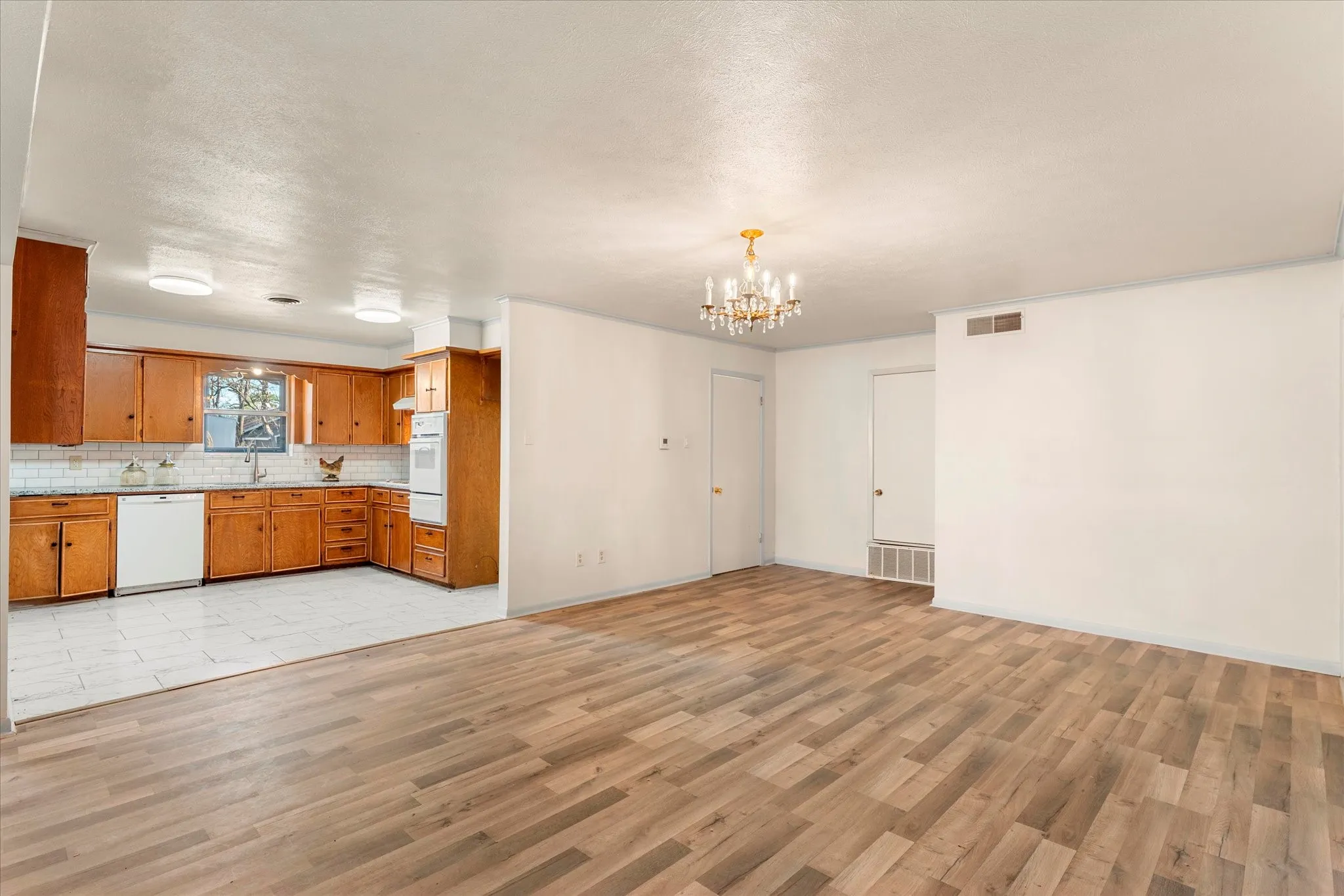 Single Family Residence For Sale in Navarro County , 601 N 38TH Street, Corsicana, Texas 75110, 4 Bedroom, 2 Bathroom, 2 Garage spaces, 2,200 Sqft, built in 1970, Price $259,900, mls#21361711, Real Estate Agent in Corsicana, Homes For Sale in Navarro county, Homes For Sale in Corsicana, Realtor in Corsicana Texas, Real Estate Brokerage Independent Realty Texas, Luminita Cordes Realtor