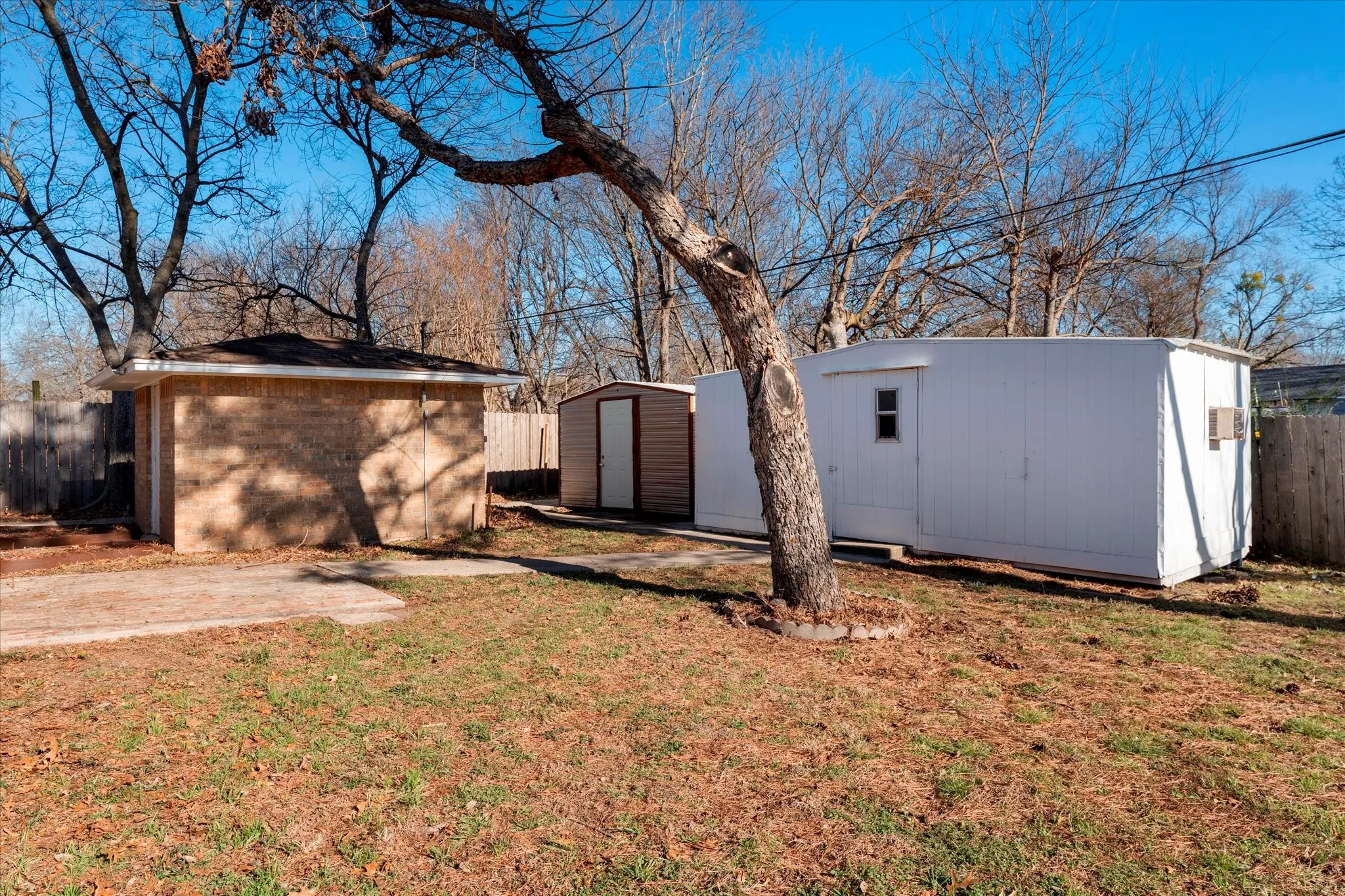 Single Family Residence For Sale in Navarro County , 601 N 38TH Street, Corsicana, Texas 75110, 4 Bedroom, 2 Bathroom, 2 Garage spaces, 2,200 Sqft, built in 1970, Price $259,900, mls#21361711, Real Estate Agent in Corsicana, Homes For Sale in Navarro county, Homes For Sale in Corsicana, Realtor in Corsicana Texas, Real Estate Brokerage Independent Realty Texas, Luminita Cordes Realtor