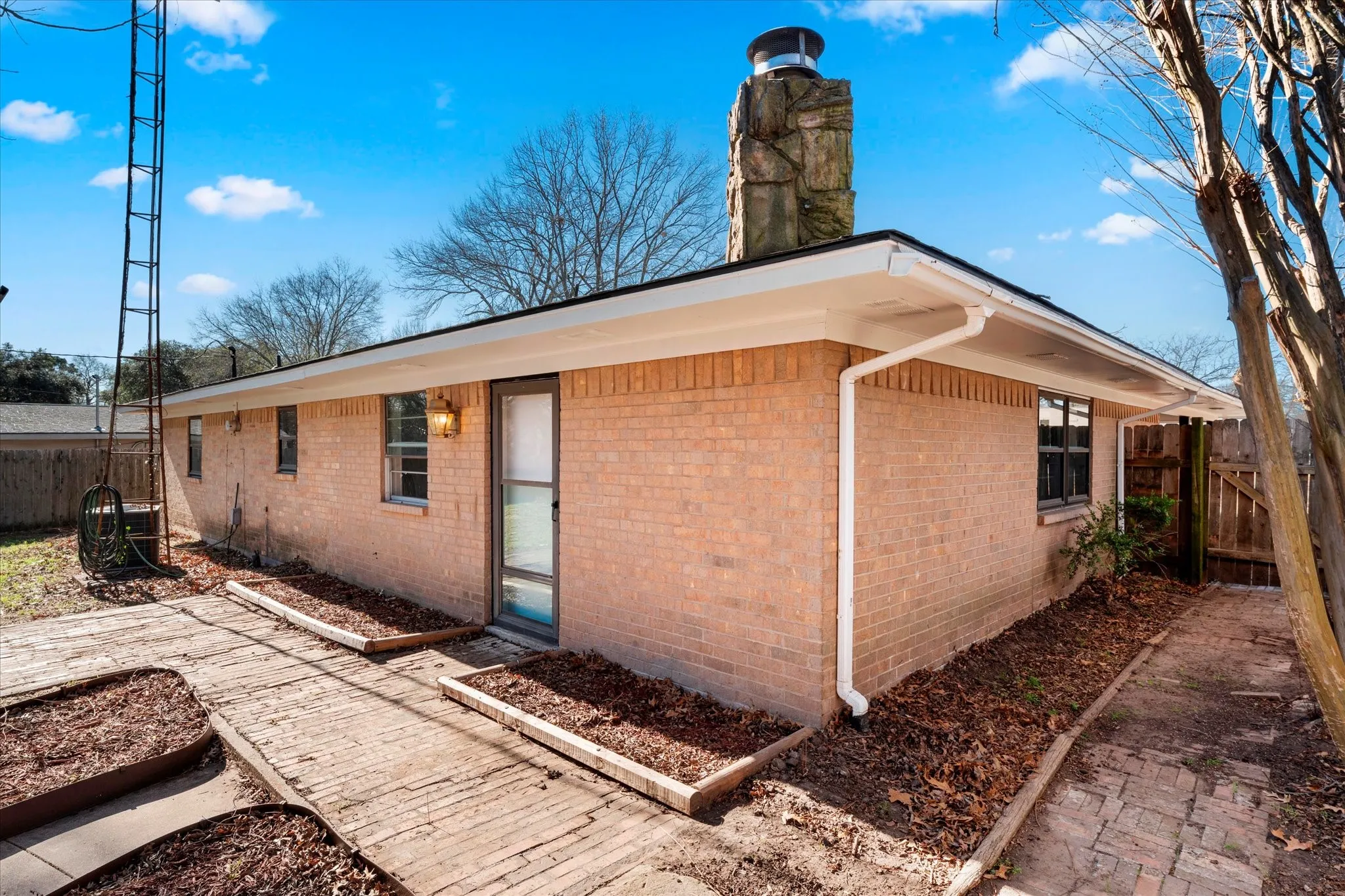 Single Family Residence For Sale in Navarro County , 601 N 38TH Street, Corsicana, Texas 75110, 4 Bedroom, 2 Bathroom, 2 Garage spaces, 2,200 Sqft, built in 1970, Price $259,900, mls#21361711, Real Estate Agent in Corsicana, Homes For Sale in Navarro county, Homes For Sale in Corsicana, Realtor in Corsicana Texas, Real Estate Brokerage Independent Realty Texas, Luminita Cordes Realtor