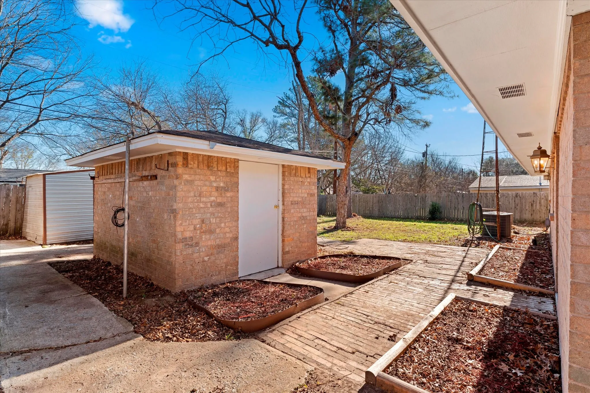 Single Family Residence For Sale in Navarro County , 601 N 38TH Street, Corsicana, Texas 75110, 4 Bedroom, 2 Bathroom, 2 Garage spaces, 2,200 Sqft, built in 1970, Price $259,900, mls#21361711, Real Estate Agent in Corsicana, Homes For Sale in Navarro county, Homes For Sale in Corsicana, Realtor in Corsicana Texas, Real Estate Brokerage Independent Realty Texas, Luminita Cordes Realtor