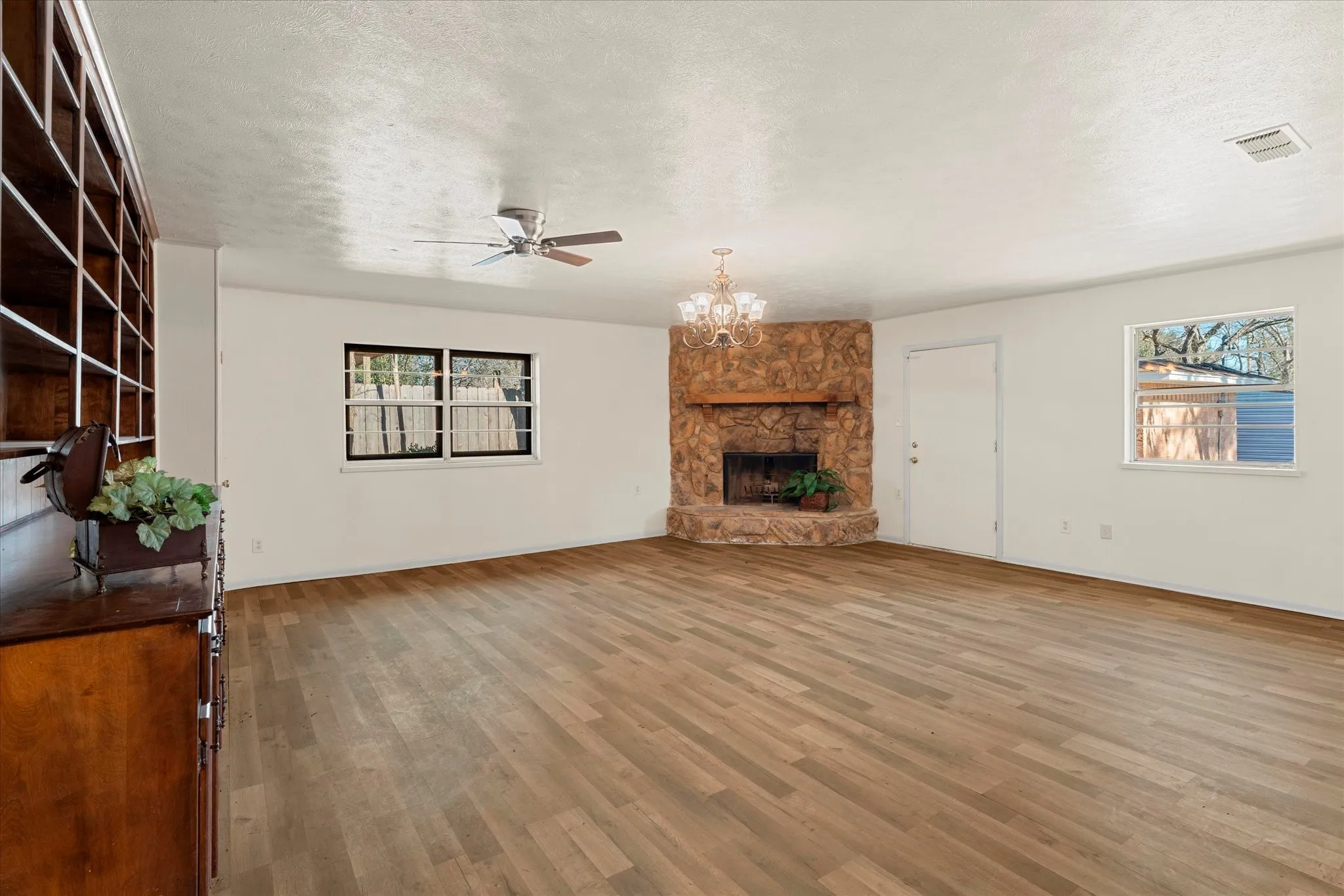 Single Family Residence For Sale in Navarro County , 601 N 38TH Street, Corsicana, Texas 75110, 4 Bedroom, 2 Bathroom, 2 Garage spaces, 2,200 Sqft, built in 1970, Price $259,900, mls#21361711, Real Estate Agent in Corsicana, Homes For Sale in Navarro county, Homes For Sale in Corsicana, Realtor in Corsicana Texas, Real Estate Brokerage Independent Realty Texas, Luminita Cordes Realtor