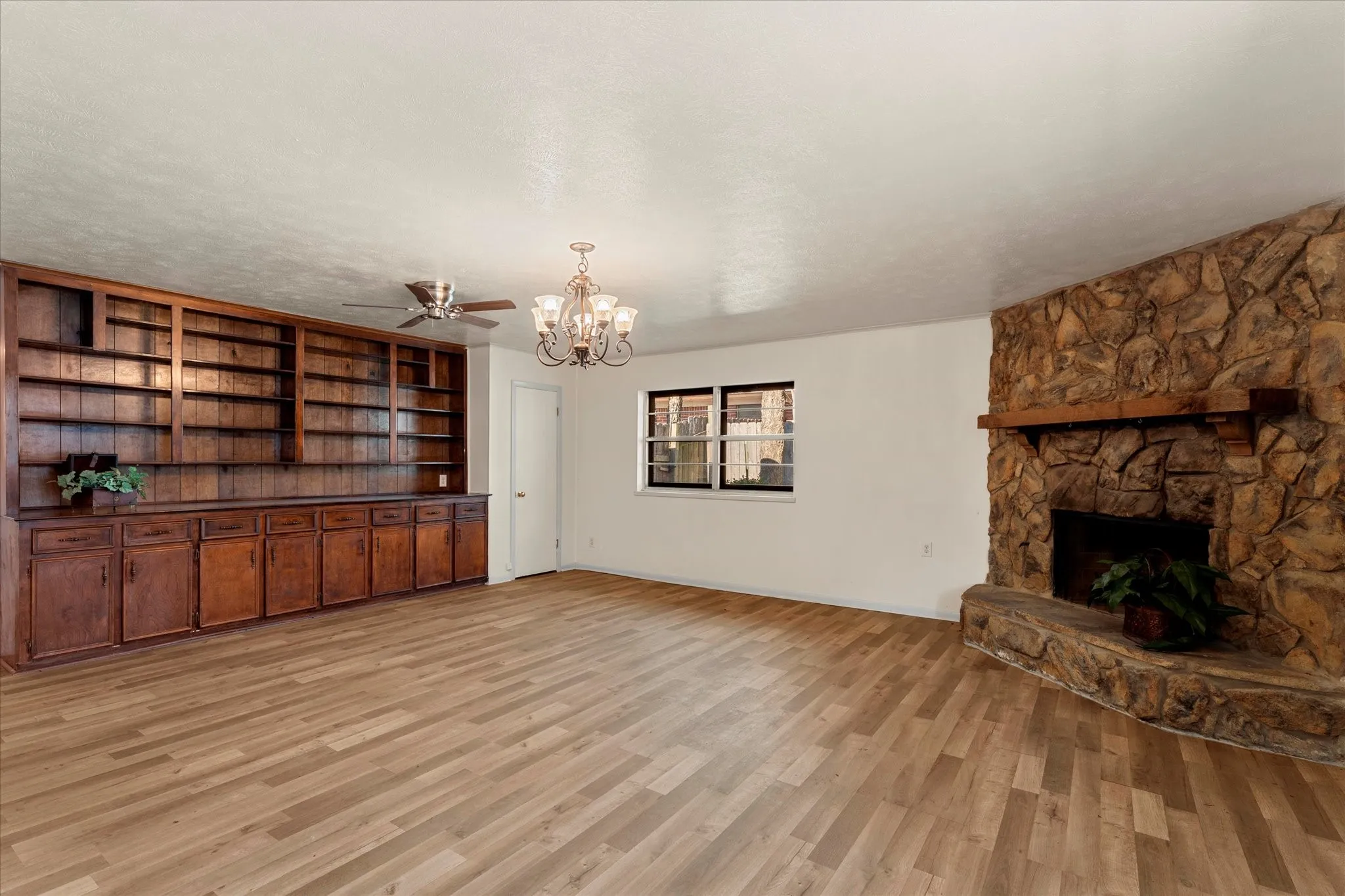 Single Family Residence For Sale in Navarro County , 601 N 38TH Street, Corsicana, Texas 75110, 4 Bedroom, 2 Bathroom, 2 Garage spaces, 2,200 Sqft, built in 1970, Price $259,900, mls#21361711, Real Estate Agent in Corsicana, Homes For Sale in Navarro county, Homes For Sale in Corsicana, Realtor in Corsicana Texas, Real Estate Brokerage Independent Realty Texas, Luminita Cordes Realtor