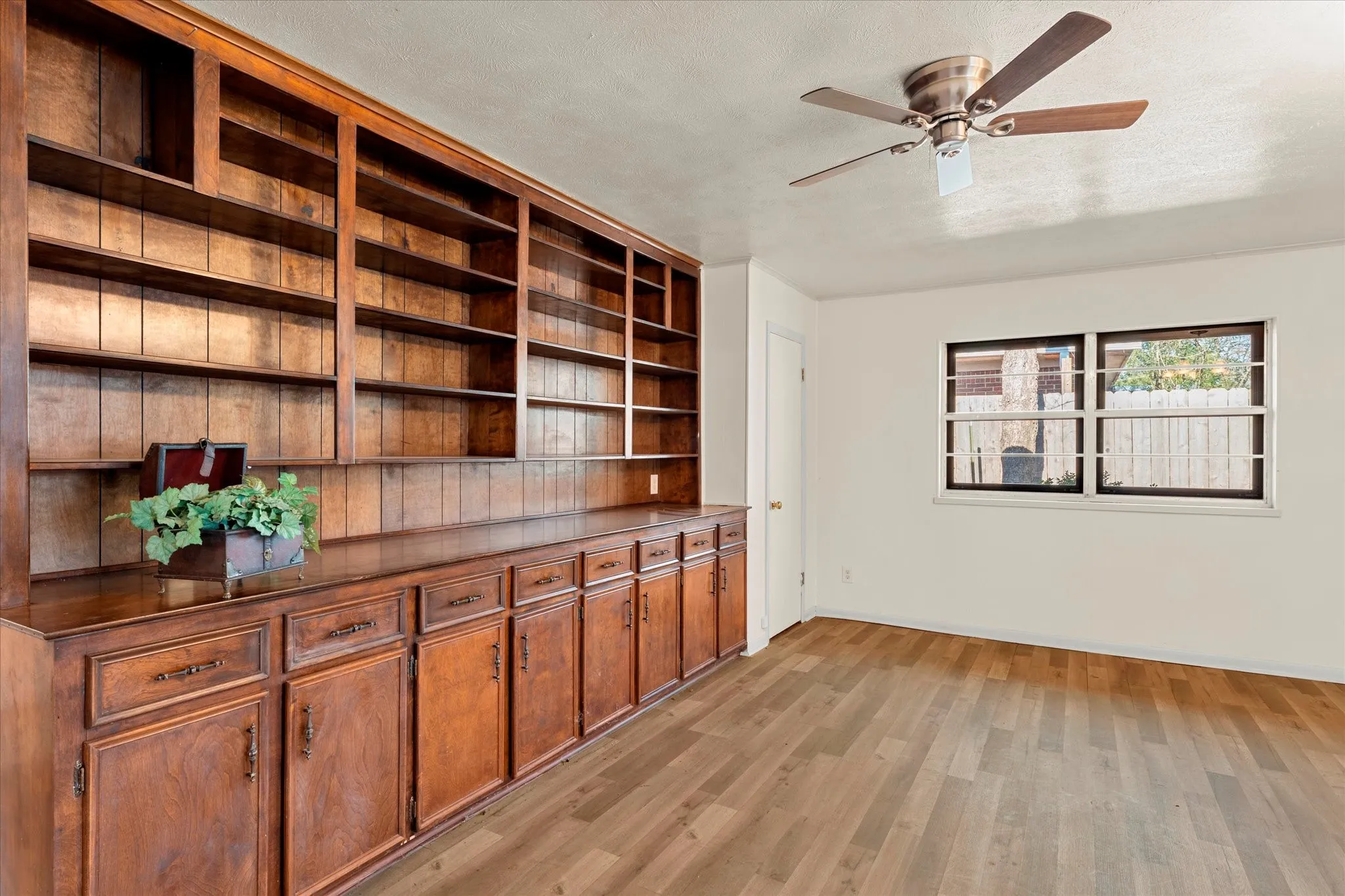 Single Family Residence For Sale in Navarro County , 601 N 38TH Street, Corsicana, Texas 75110, 4 Bedroom, 2 Bathroom, 2 Garage spaces, 2,200 Sqft, built in 1970, Price $259,900, mls#21361711, Real Estate Agent in Corsicana, Homes For Sale in Navarro county, Homes For Sale in Corsicana, Realtor in Corsicana Texas, Real Estate Brokerage Independent Realty Texas, Luminita Cordes Realtor