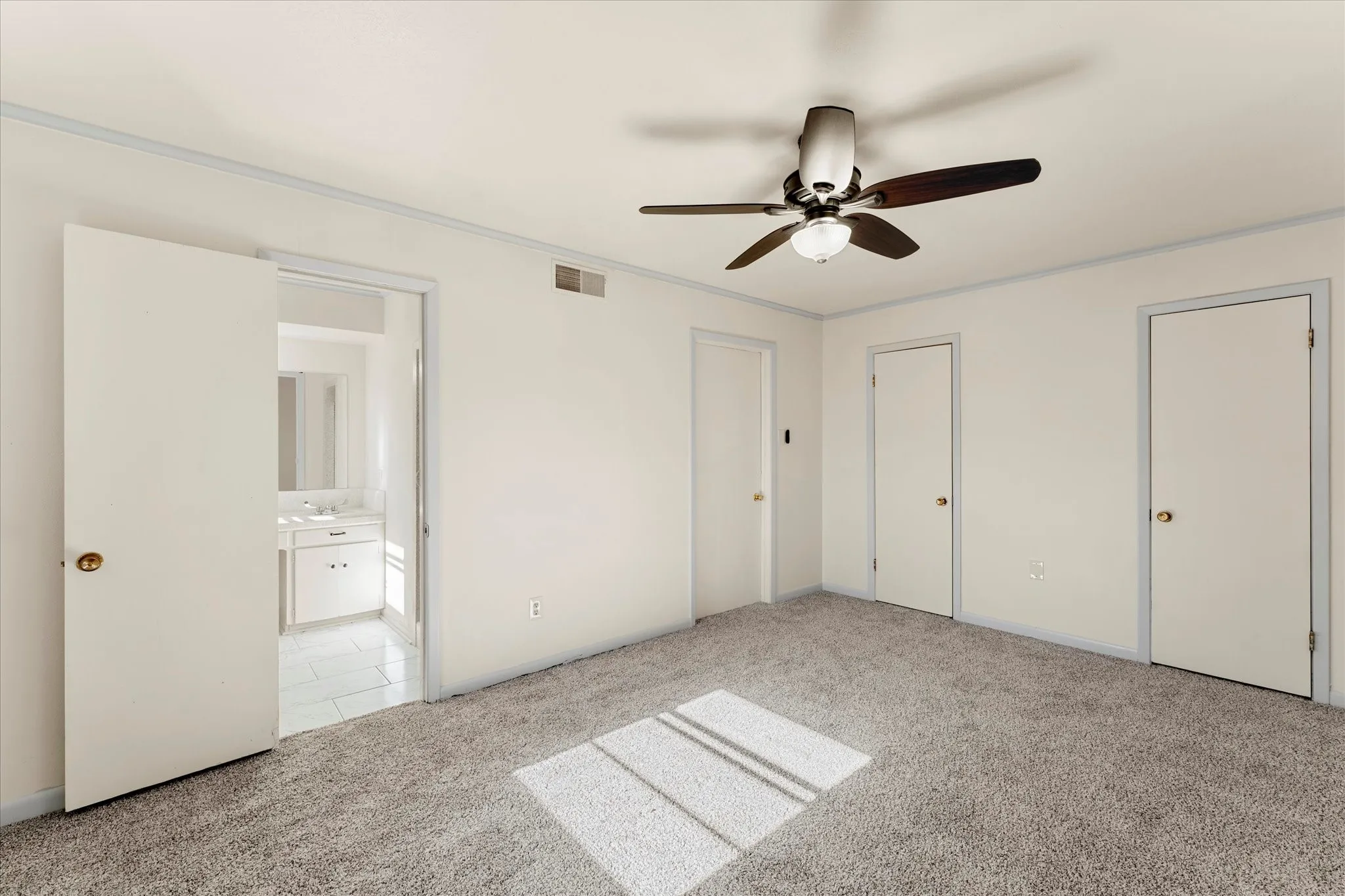 Single Family Residence For Sale in Navarro County , 601 N 38TH Street, Corsicana, Texas 75110, 4 Bedroom, 2 Bathroom, 2 Garage spaces, 2,200 Sqft, built in 1970, Price $259,900, mls#21361711, Real Estate Agent in Corsicana, Homes For Sale in Navarro county, Homes For Sale in Corsicana, Realtor in Corsicana Texas, Real Estate Brokerage Independent Realty Texas, Luminita Cordes Realtor
