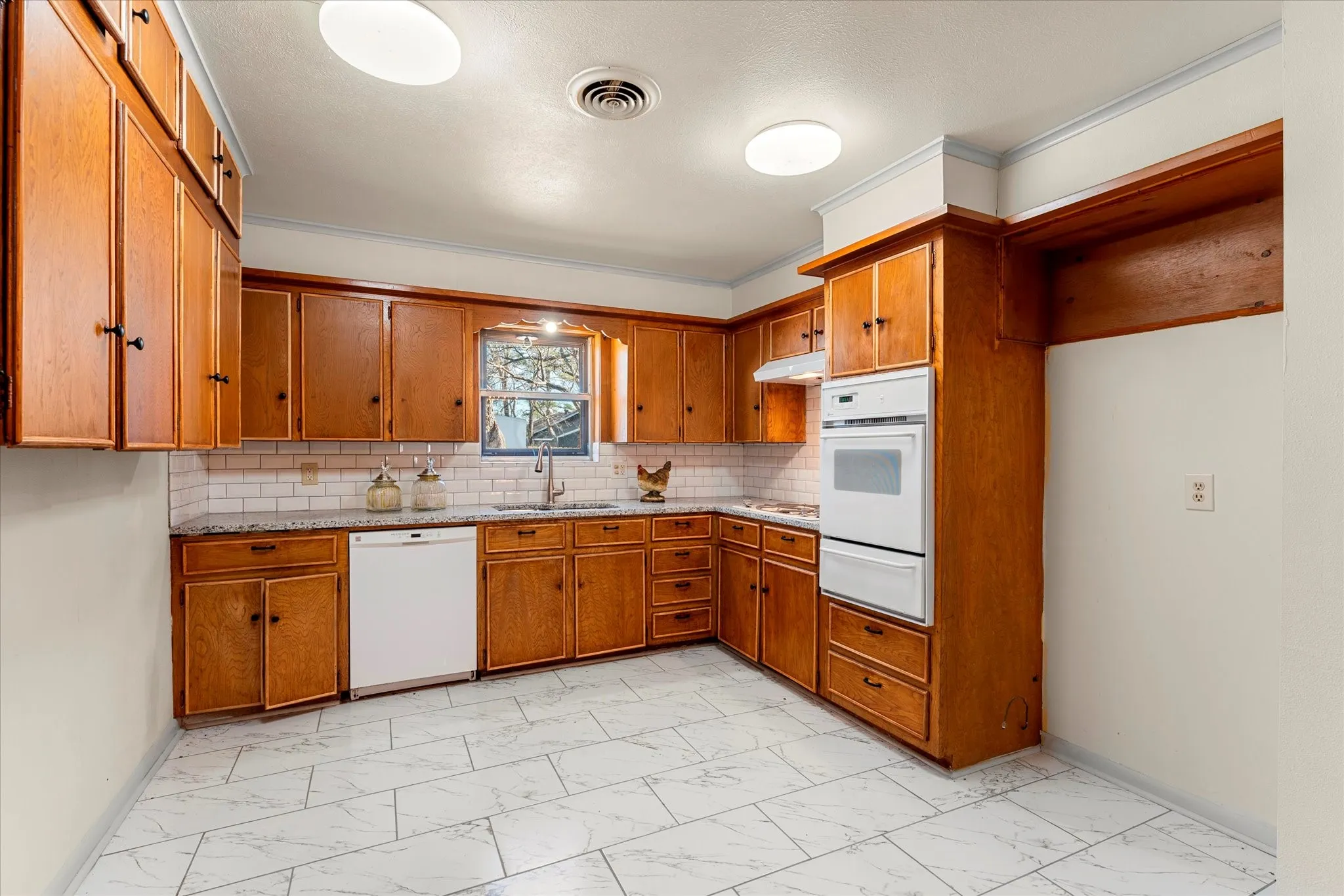 Single Family Residence For Sale in Navarro County , 601 N 38TH Street, Corsicana, Texas 75110, 4 Bedroom, 2 Bathroom, 2 Garage spaces, 2,200 Sqft, built in 1970, Price $259,900, mls#21361711, Real Estate Agent in Corsicana, Homes For Sale in Navarro county, Homes For Sale in Corsicana, Realtor in Corsicana Texas, Real Estate Brokerage Independent Realty Texas, Luminita Cordes Realtor