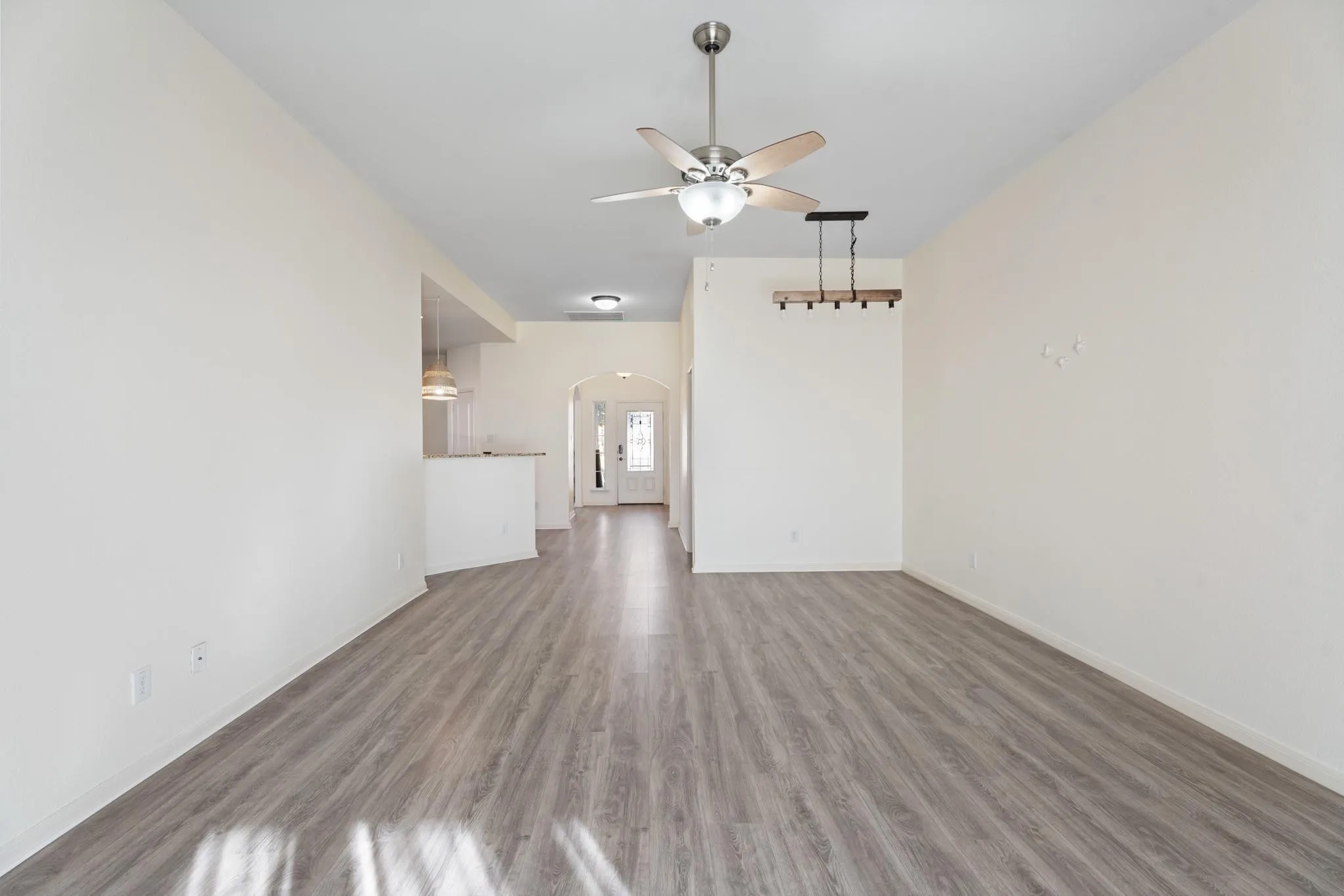 Single Family Residence For Rent in Collin County , 413 Lipizzan Lane, Celina, Texas 75009, 3 Bedroom, 2 Bathroom, 2 Garage spaces, 1,764 Sqft, built in 2014, mls#21361873, Real Estate Agent in Celina, Homes For Rent in Collin county, Homes For Rent in Celina, Realtor in Celina Texas, Real Estate Brokerage Independent Realty Texas, Luminita Cordes Realtor