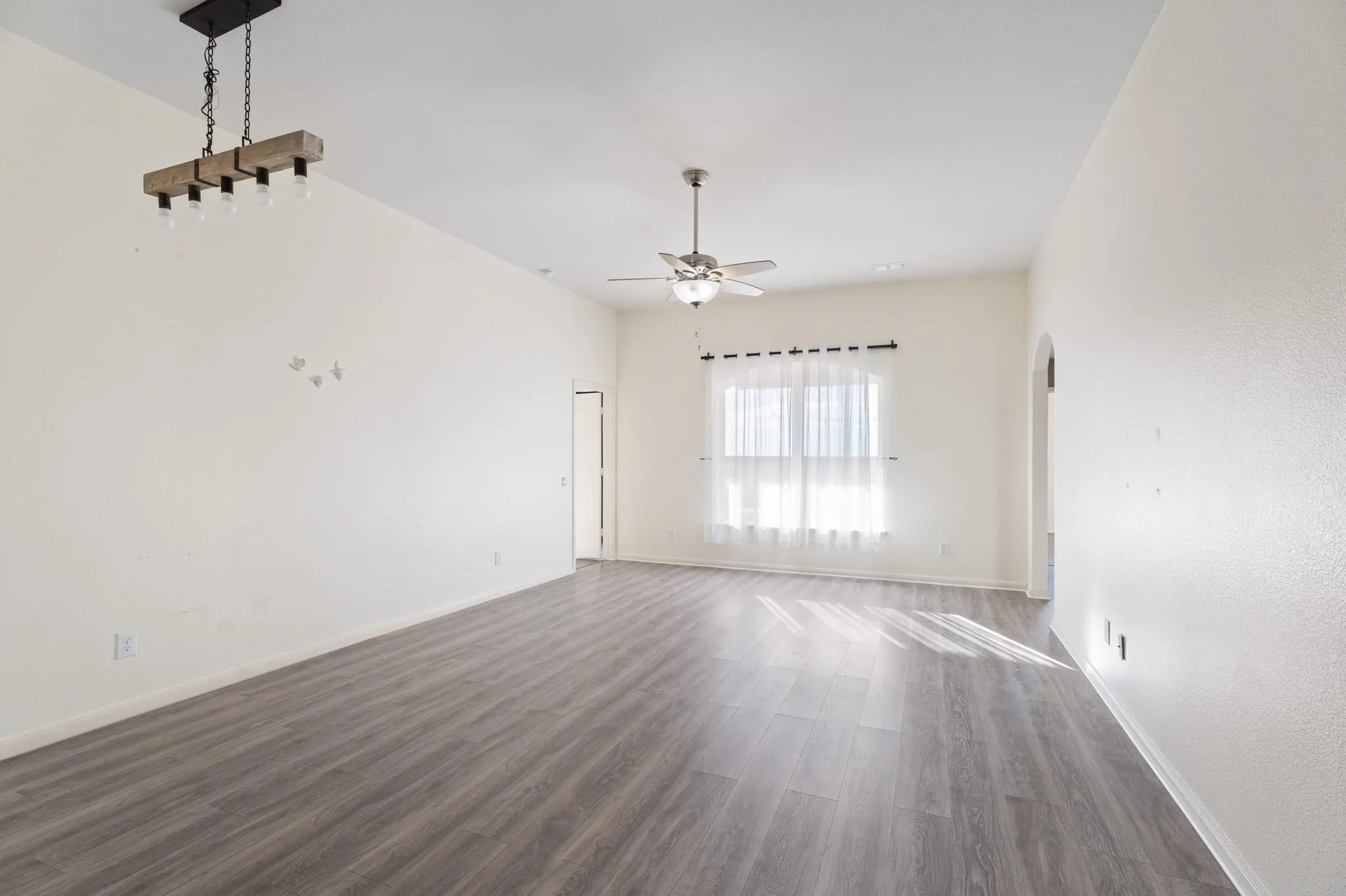 Single Family Residence For Rent in Collin County , 413 Lipizzan Lane, Celina, Texas 75009, 3 Bedroom, 2 Bathroom, 2 Garage spaces, 1,764 Sqft, built in 2014, mls#21361873, Real Estate Agent in Celina, Homes For Rent in Collin county, Homes For Rent in Celina, Realtor in Celina Texas, Real Estate Brokerage Independent Realty Texas, Luminita Cordes Realtor