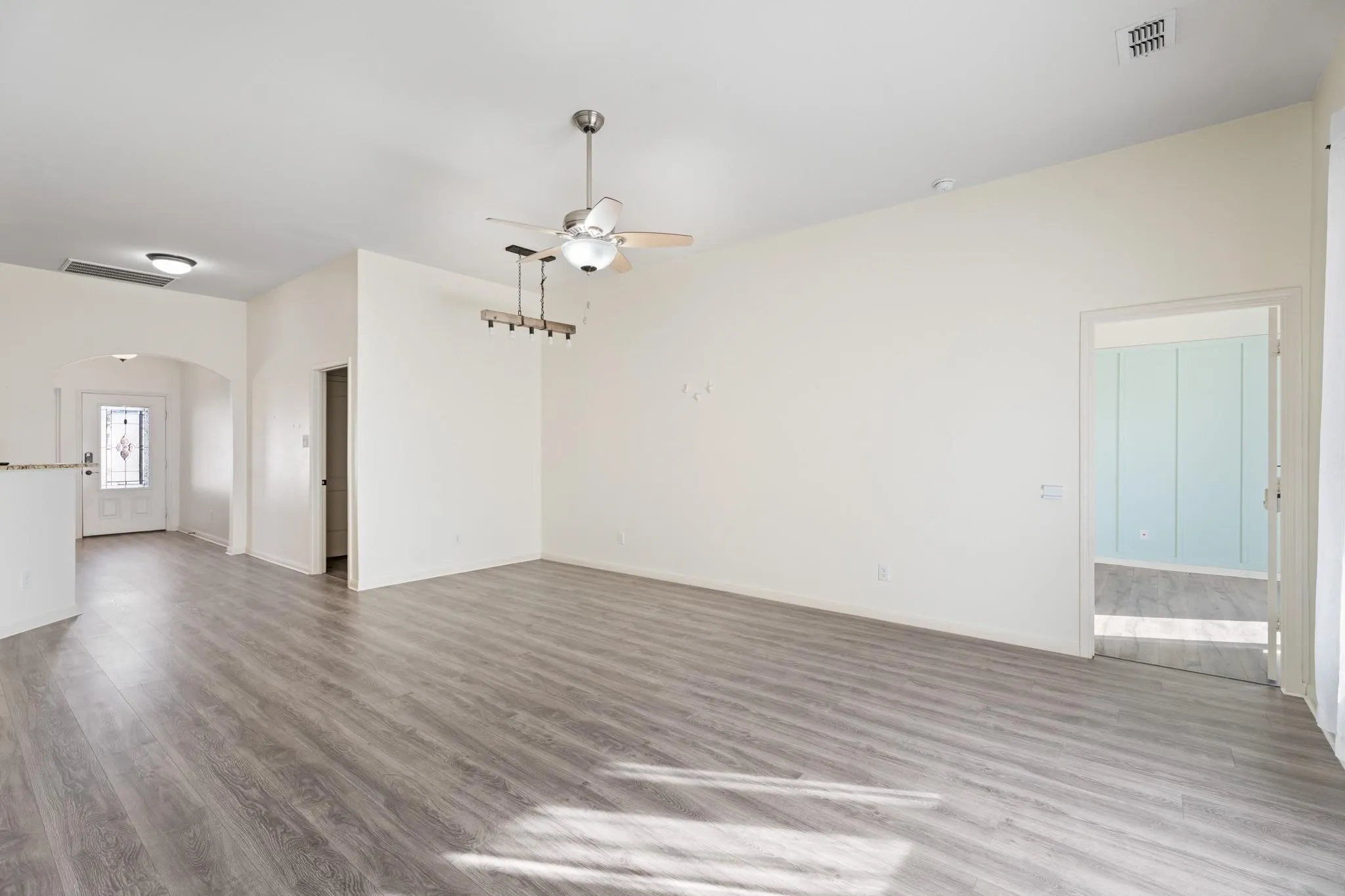 Single Family Residence For Rent in Collin County , 413 Lipizzan Lane, Celina, Texas 75009, 3 Bedroom, 2 Bathroom, 2 Garage spaces, 1,764 Sqft, built in 2014, mls#21361873, Real Estate Agent in Celina, Homes For Rent in Collin county, Homes For Rent in Celina, Realtor in Celina Texas, Real Estate Brokerage Independent Realty Texas, Luminita Cordes Realtor