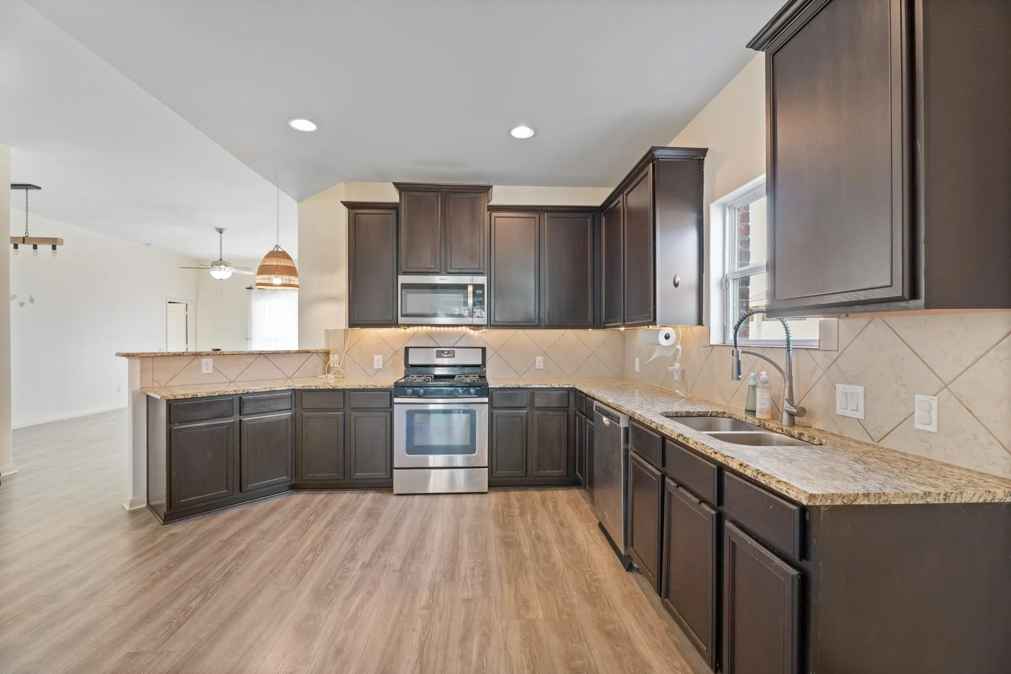 Single Family Residence For Rent in Collin County , 413 Lipizzan Lane, Celina, Texas 75009, 3 Bedroom, 2 Bathroom, 2 Garage spaces, 1,764 Sqft, built in 2014, mls#21361873, Real Estate Agent in Celina, Homes For Rent in Collin county, Homes For Rent in Celina, Realtor in Celina Texas, Real Estate Brokerage Independent Realty Texas, Luminita Cordes Realtor