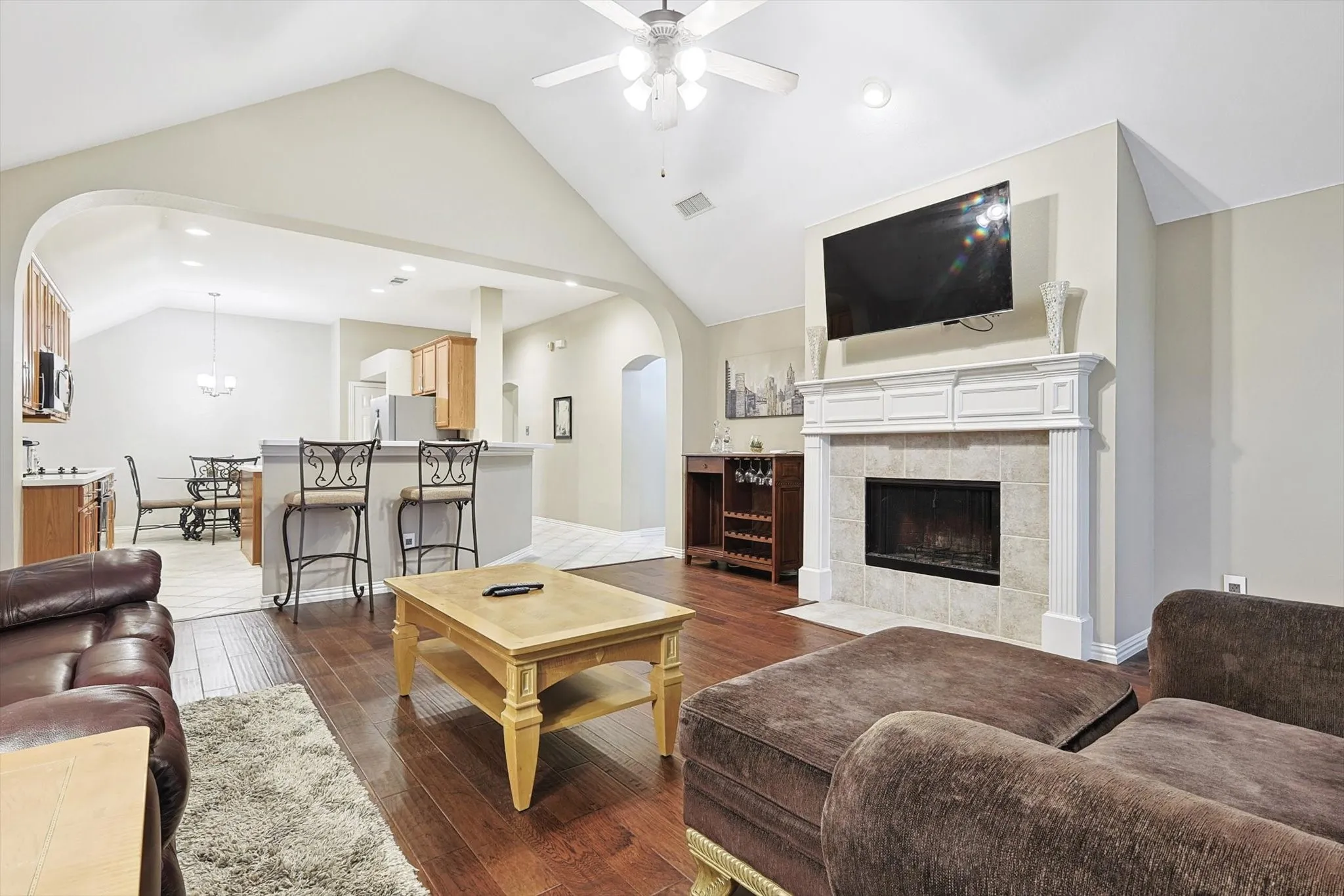 Single Family Residence For Rent in Denton County , 1000 Noble Avenue, Lantana, Texas 76226, 4 Bedroom, 2 Bathroom, 2 Garage spaces, 2,127 Sqft, built in 2002, mls#21356763, Real Estate Agent in Lantana, Homes For Rent in Denton county, Homes For Rent in Lantana, Realtor in Lantana Texas, Real Estate Brokerage Independent Realty Texas, Luminita Cordes Realtor
