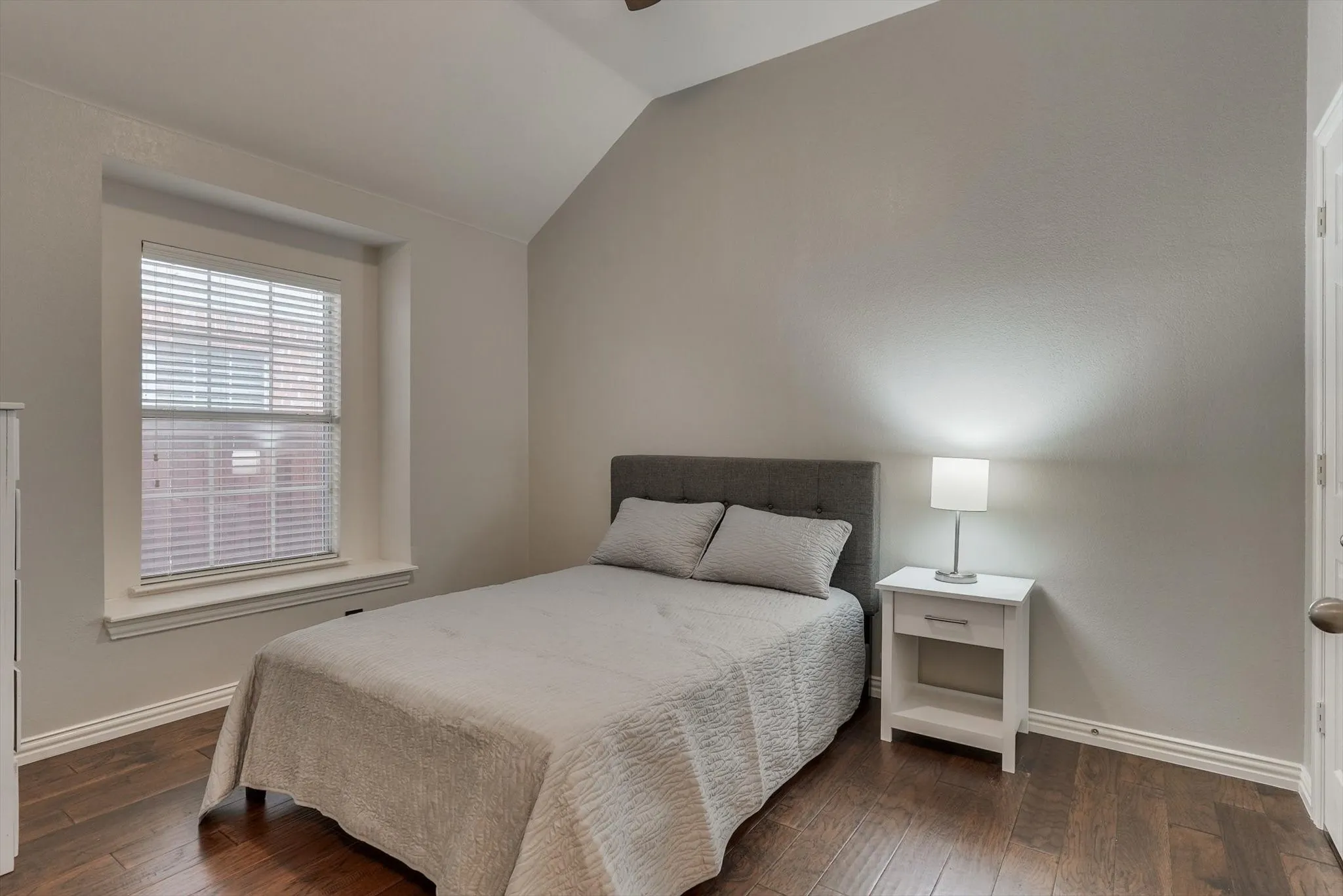 Single Family Residence For Rent in Denton County , 1000 Noble Avenue, Lantana, Texas 76226, 4 Bedroom, 2 Bathroom, 2 Garage spaces, 2,127 Sqft, built in 2002, mls#21356763, Real Estate Agent in Lantana, Homes For Rent in Denton county, Homes For Rent in Lantana, Realtor in Lantana Texas, Real Estate Brokerage Independent Realty Texas, Luminita Cordes Realtor