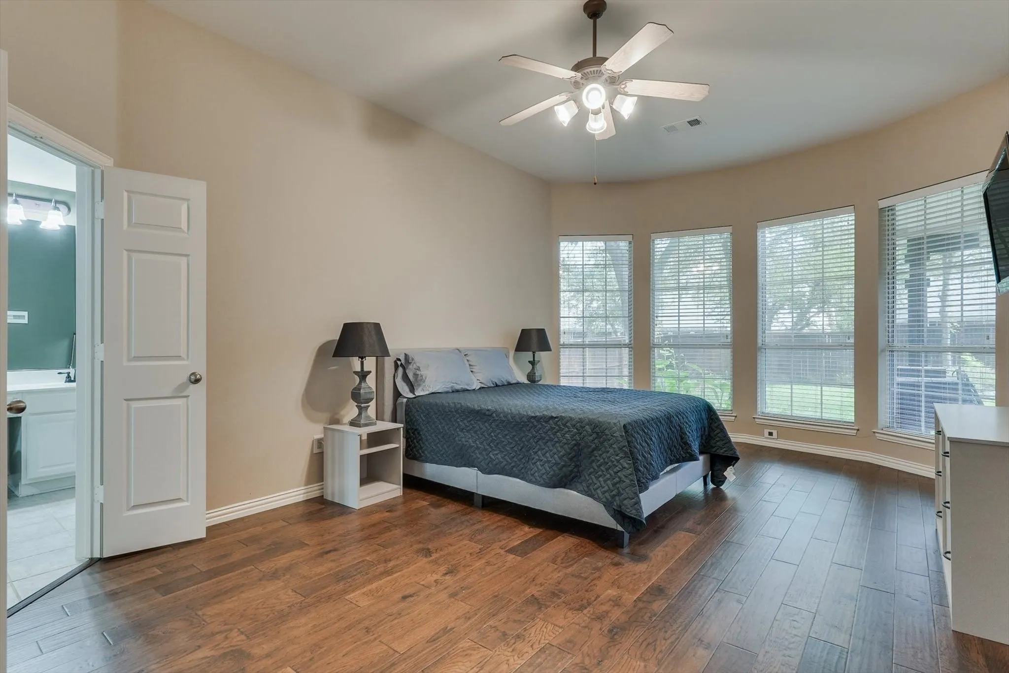 Single Family Residence For Rent in Denton County , 1000 Noble Avenue, Lantana, Texas 76226, 4 Bedroom, 2 Bathroom, 2 Garage spaces, 2,127 Sqft, built in 2002, mls#21356763, Real Estate Agent in Lantana, Homes For Rent in Denton county, Homes For Rent in Lantana, Realtor in Lantana Texas, Real Estate Brokerage Independent Realty Texas, Luminita Cordes Realtor