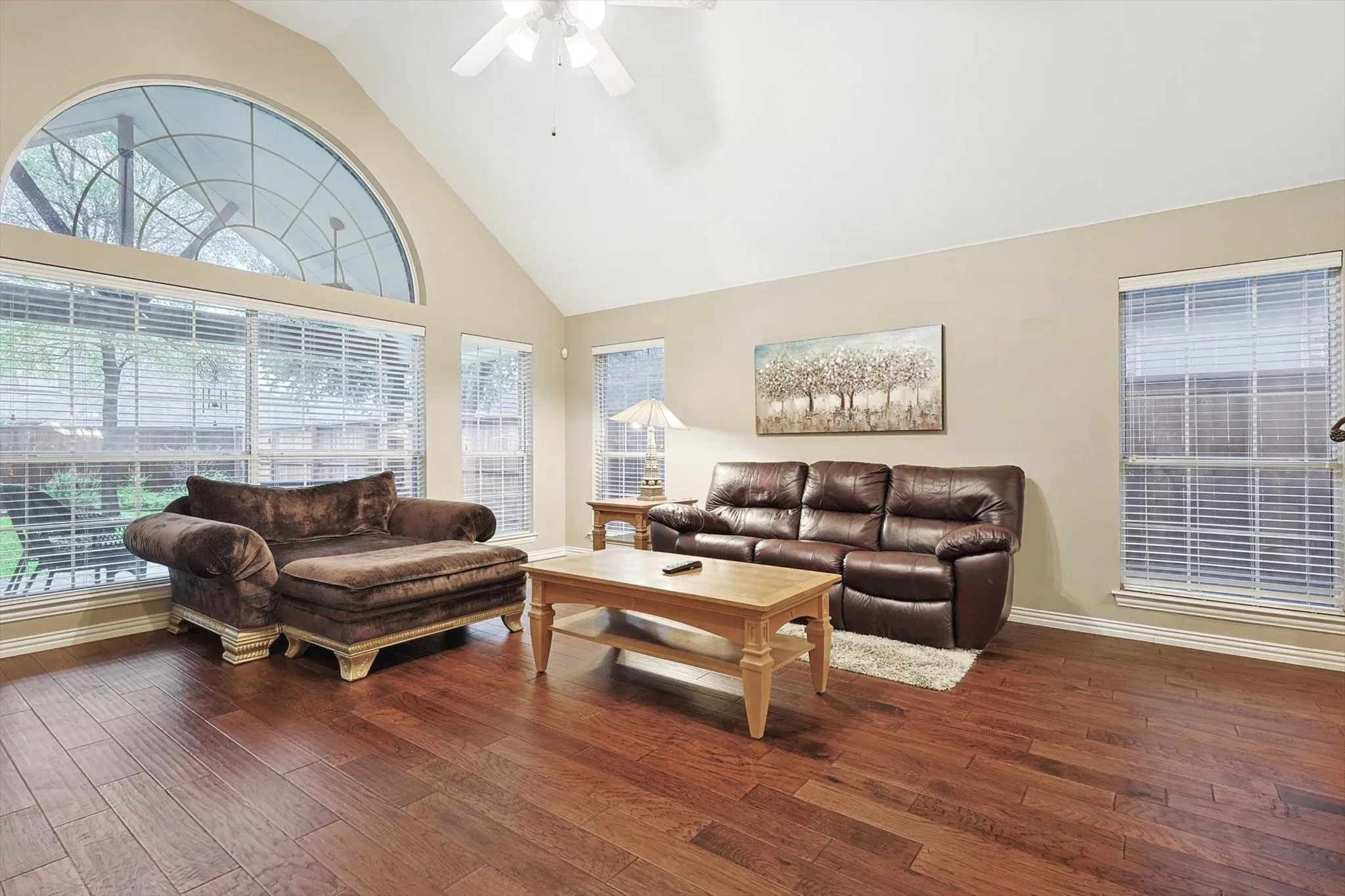 Single Family Residence For Rent in Denton County , 1000 Noble Avenue, Lantana, Texas 76226, 4 Bedroom, 2 Bathroom, 2 Garage spaces, 2,127 Sqft, built in 2002, mls#21356763, Real Estate Agent in Lantana, Homes For Rent in Denton county, Homes For Rent in Lantana, Realtor in Lantana Texas, Real Estate Brokerage Independent Realty Texas, Luminita Cordes Realtor