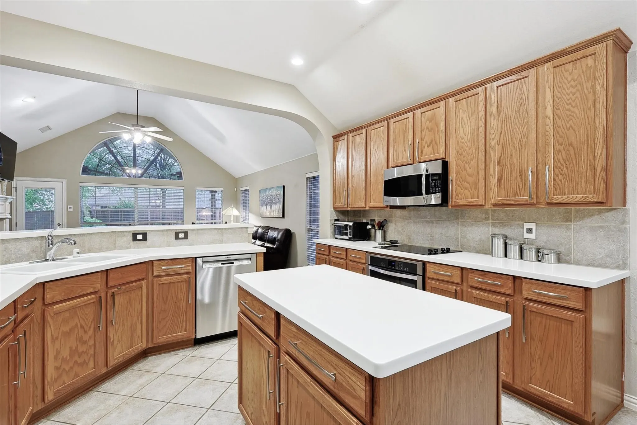 Single Family Residence For Rent in Denton County , 1000 Noble Avenue, Lantana, Texas 76226, 4 Bedroom, 2 Bathroom, 2 Garage spaces, 2,127 Sqft, built in 2002, mls#21356763, Real Estate Agent in Lantana, Homes For Rent in Denton county, Homes For Rent in Lantana, Realtor in Lantana Texas, Real Estate Brokerage Independent Realty Texas, Luminita Cordes Realtor