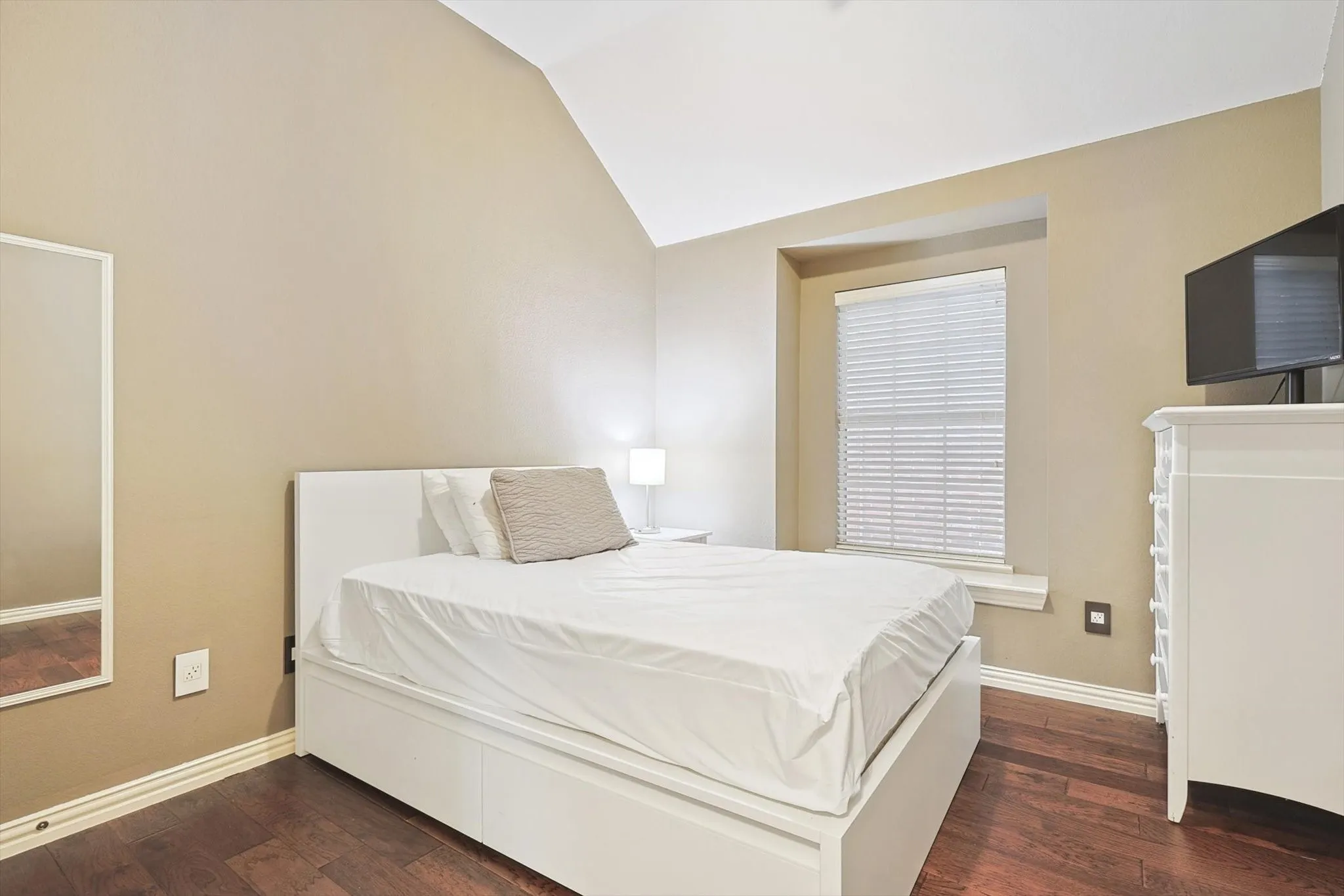 Single Family Residence For Rent in Denton County , 1000 Noble Avenue, Lantana, Texas 76226, 4 Bedroom, 2 Bathroom, 2 Garage spaces, 2,127 Sqft, built in 2002, mls#21356763, Real Estate Agent in Lantana, Homes For Rent in Denton county, Homes For Rent in Lantana, Realtor in Lantana Texas, Real Estate Brokerage Independent Realty Texas, Luminita Cordes Realtor